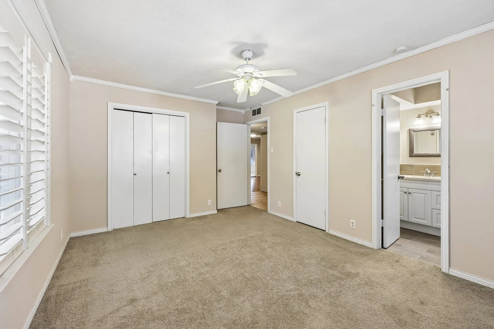 Single Family Residence For Rent in Dallas County , 13639 Willow Bend Road, Dallas, Texas 75240, 4 Bedroom, 2 Bathroom, 2 Garage spaces, 1,681 Sqft, built in 1969, mls#21388031, Real Estate Agent in Dallas, Homes For Rent in Dallas county, Homes For Rent in Dallas, Realtor in Dallas Texas, Real Estate Brokerage Independent Realty Texas, Luminita Cordes Realtor