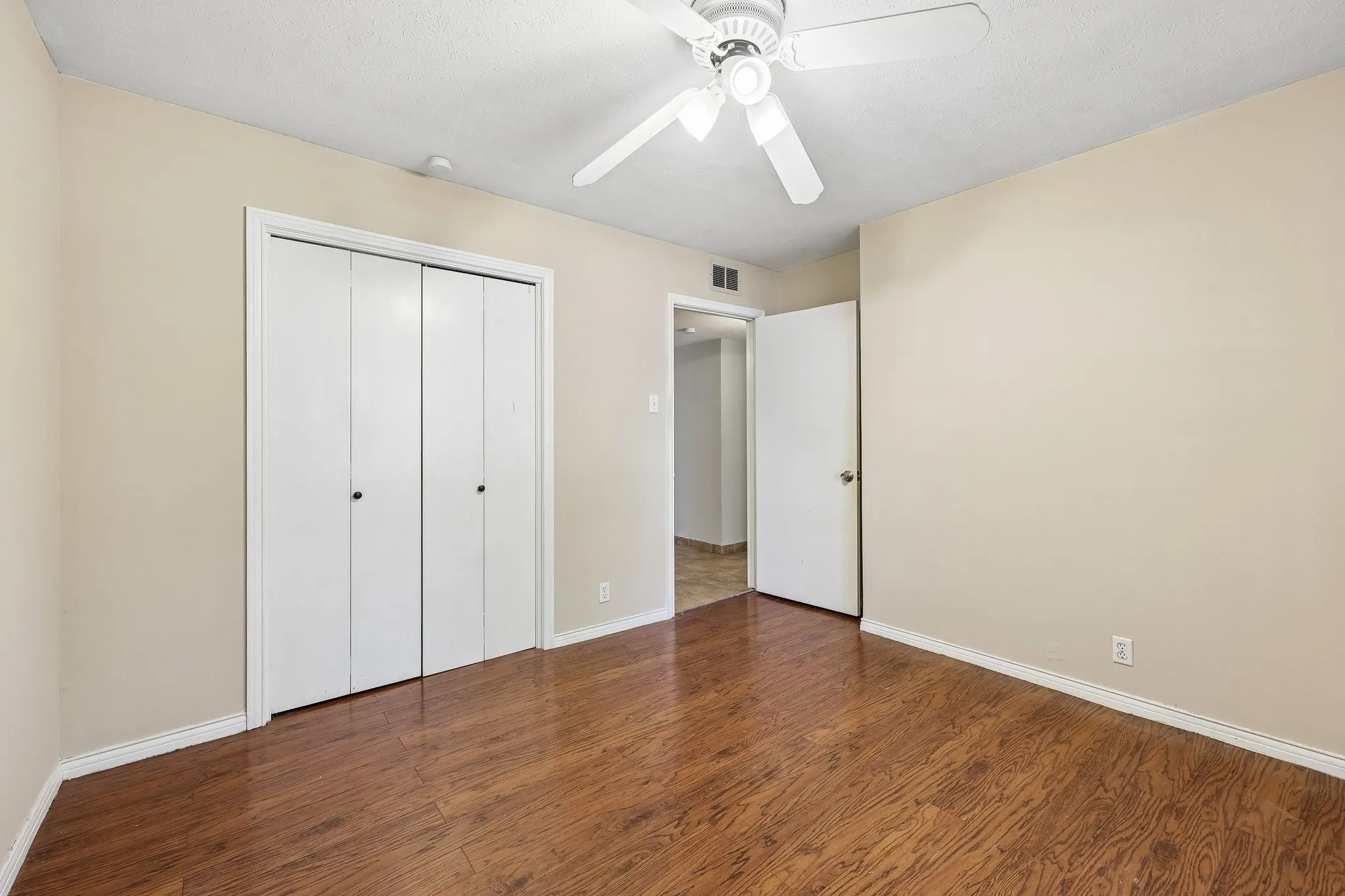 Single Family Residence For Rent in Dallas County , 13639 Willow Bend Road, Dallas, Texas 75240, 4 Bedroom, 2 Bathroom, 2 Garage spaces, 1,681 Sqft, built in 1969, mls#21388031, Real Estate Agent in Dallas, Homes For Rent in Dallas county, Homes For Rent in Dallas, Realtor in Dallas Texas, Real Estate Brokerage Independent Realty Texas, Luminita Cordes Realtor