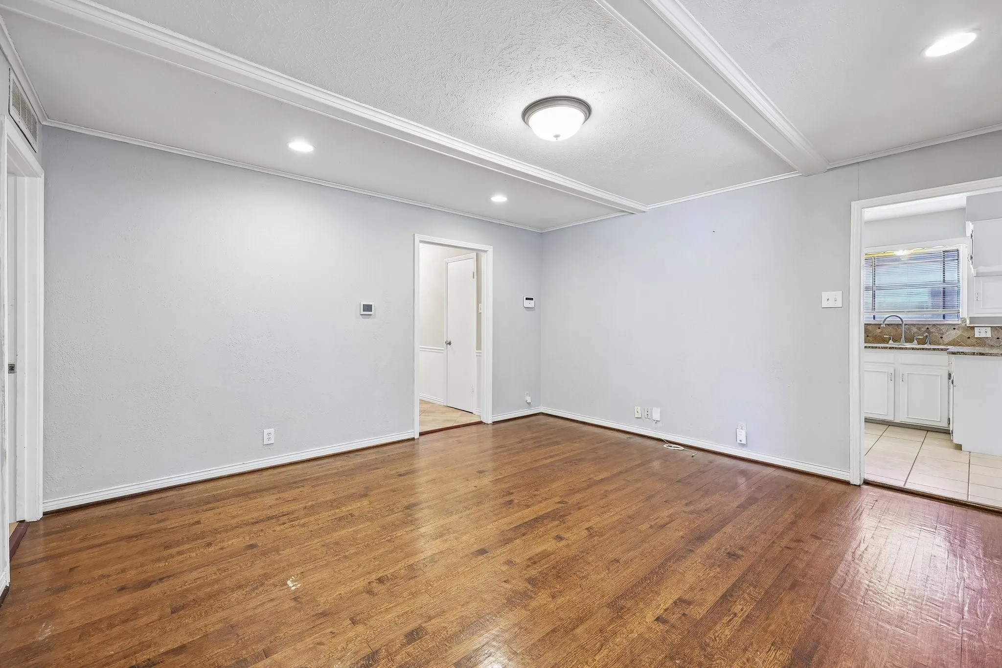 Single Family Residence For Rent in Dallas County , 13639 Willow Bend Road, Dallas, Texas 75240, 4 Bedroom, 2 Bathroom, 2 Garage spaces, 1,681 Sqft, built in 1969, mls#21388031, Real Estate Agent in Dallas, Homes For Rent in Dallas county, Homes For Rent in Dallas, Realtor in Dallas Texas, Real Estate Brokerage Independent Realty Texas, Luminita Cordes Realtor
