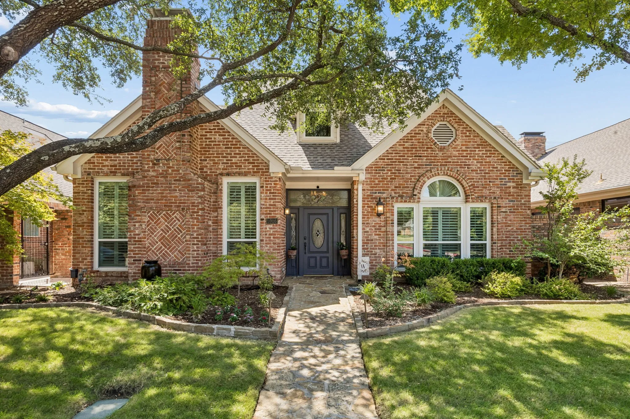 Single Family Residence For Sale in Collin County , 5916 Richwater Drive, Dallas, Texas 75252, 3 Bedroom, 3 Bathroom, 2 Garage spaces, 2,972 Sqft, built in 1986, mls#21375818, Real Estate Agent in Dallas, Homes For Sale in Collin county, Homes For Sale in Dallas, Realtor in Dallas Texas, Real Estate Brokerage Independent Realty Texas, Luminita Cordes Realtor