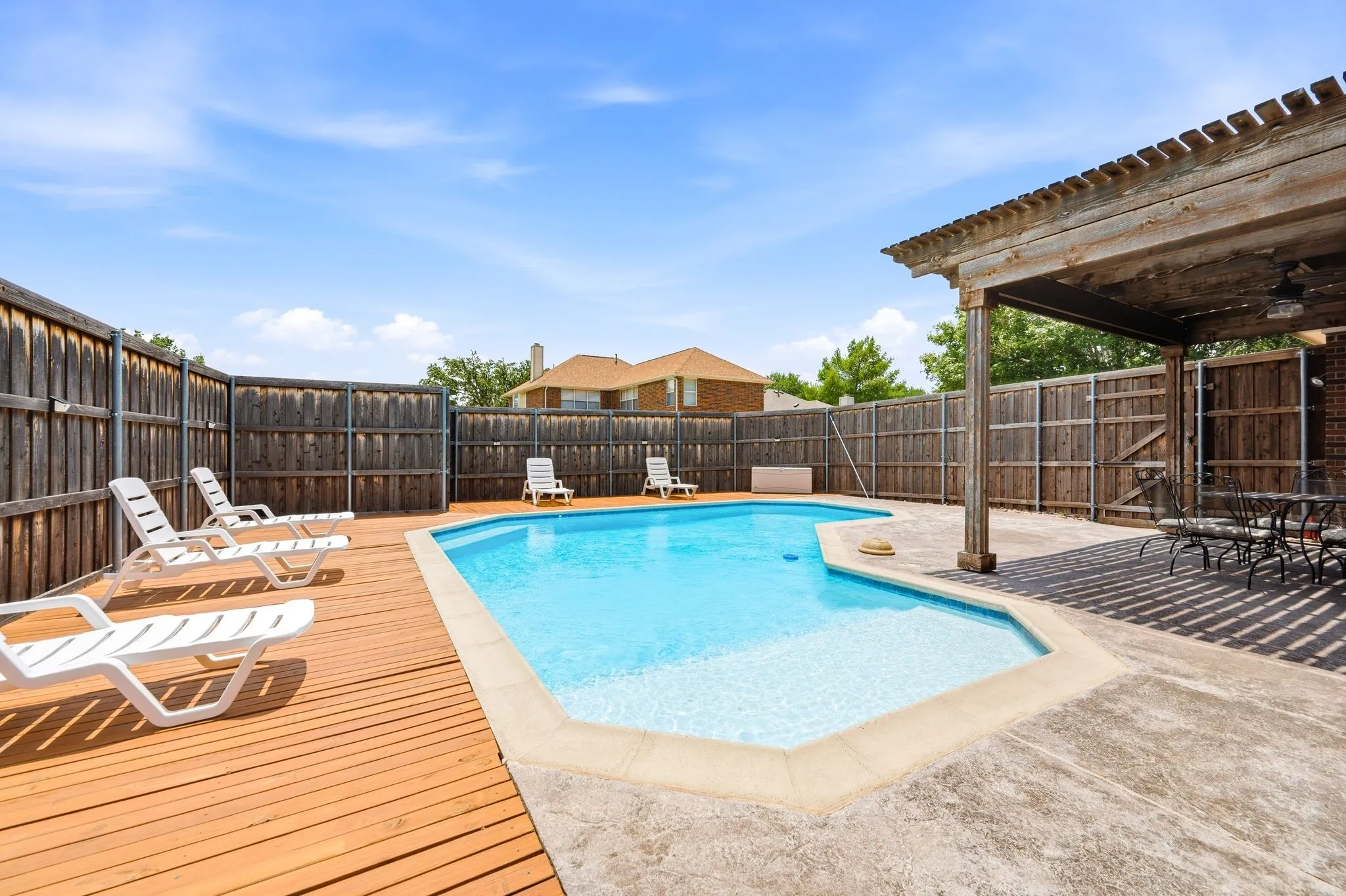Single Family Residence For Sale in Denton County , 6528 Stewart Boulevard, The Colony, Texas 75056, 4 Bedroom, 3 Bathroom, 2 Garage spaces, 3,007 Sqft, built in 2002, mls#21388966, Real Estate Agent in The Colony, Homes For Sale in Denton county, Homes For Sale in The Colony, Realtor in The Colony Texas, Real Estate Brokerage Independent Realty Texas, Luminita Cordes Realtor