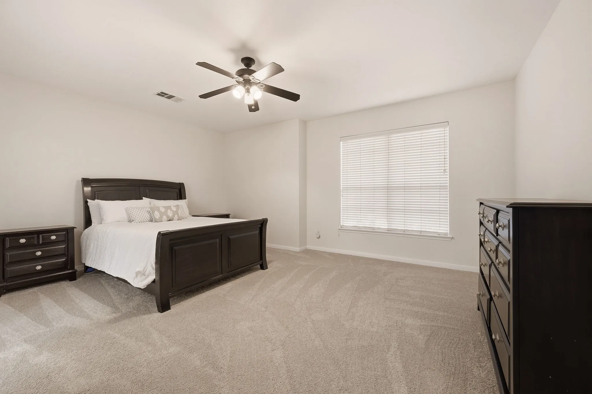 Single Family Residence For Sale in Denton County , 6528 Stewart Boulevard, The Colony, Texas 75056, 4 Bedroom, 3 Bathroom, 2 Garage spaces, 3,007 Sqft, built in 2002, mls#21388966, Real Estate Agent in The Colony, Homes For Sale in Denton county, Homes For Sale in The Colony, Realtor in The Colony Texas, Real Estate Brokerage Independent Realty Texas, Luminita Cordes Realtor