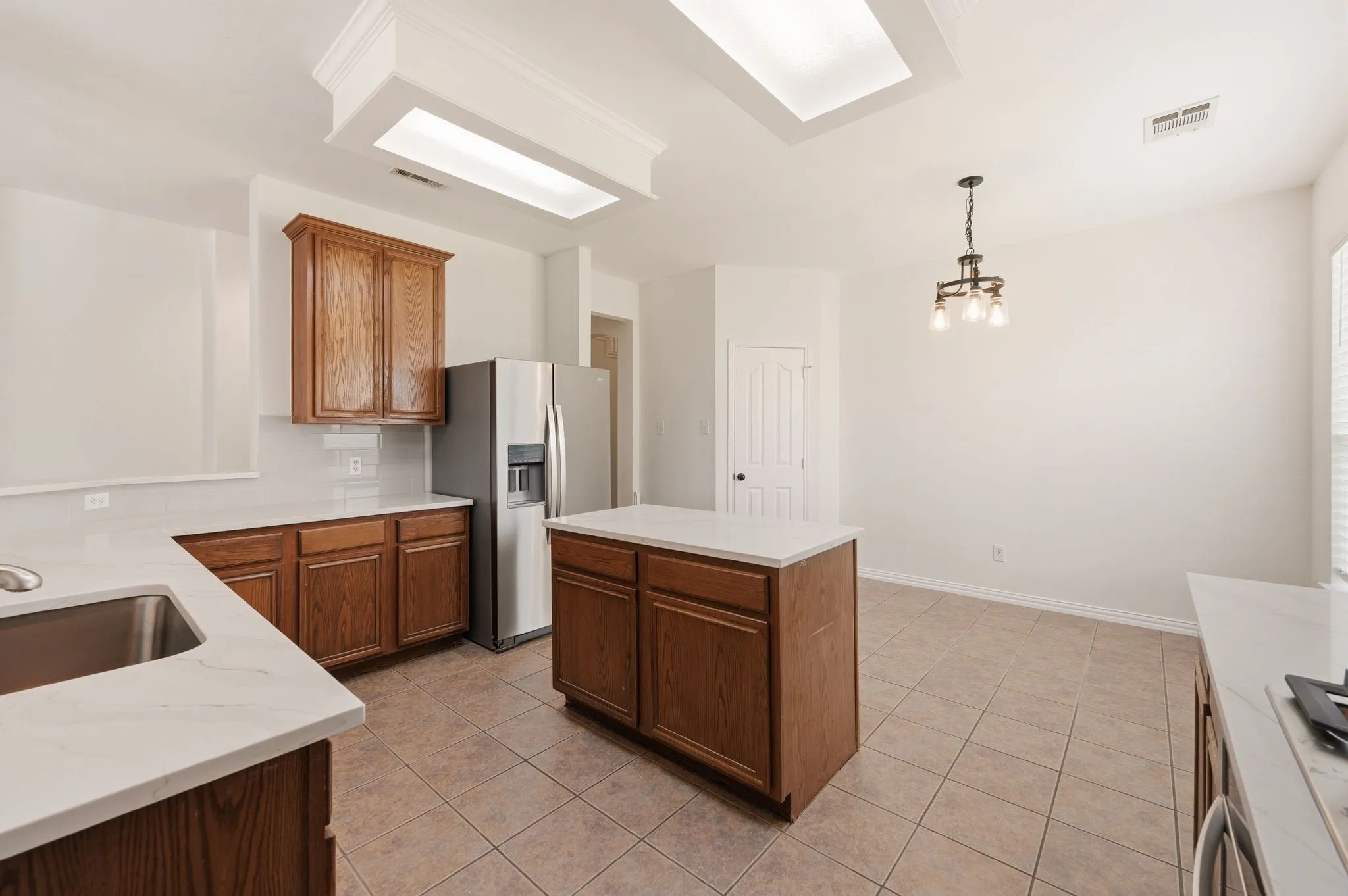 Single Family Residence For Sale in Denton County , 6528 Stewart Boulevard, The Colony, Texas 75056, 4 Bedroom, 3 Bathroom, 2 Garage spaces, 3,007 Sqft, built in 2002, mls#21388966, Real Estate Agent in The Colony, Homes For Sale in Denton county, Homes For Sale in The Colony, Realtor in The Colony Texas, Real Estate Brokerage Independent Realty Texas, Luminita Cordes Realtor