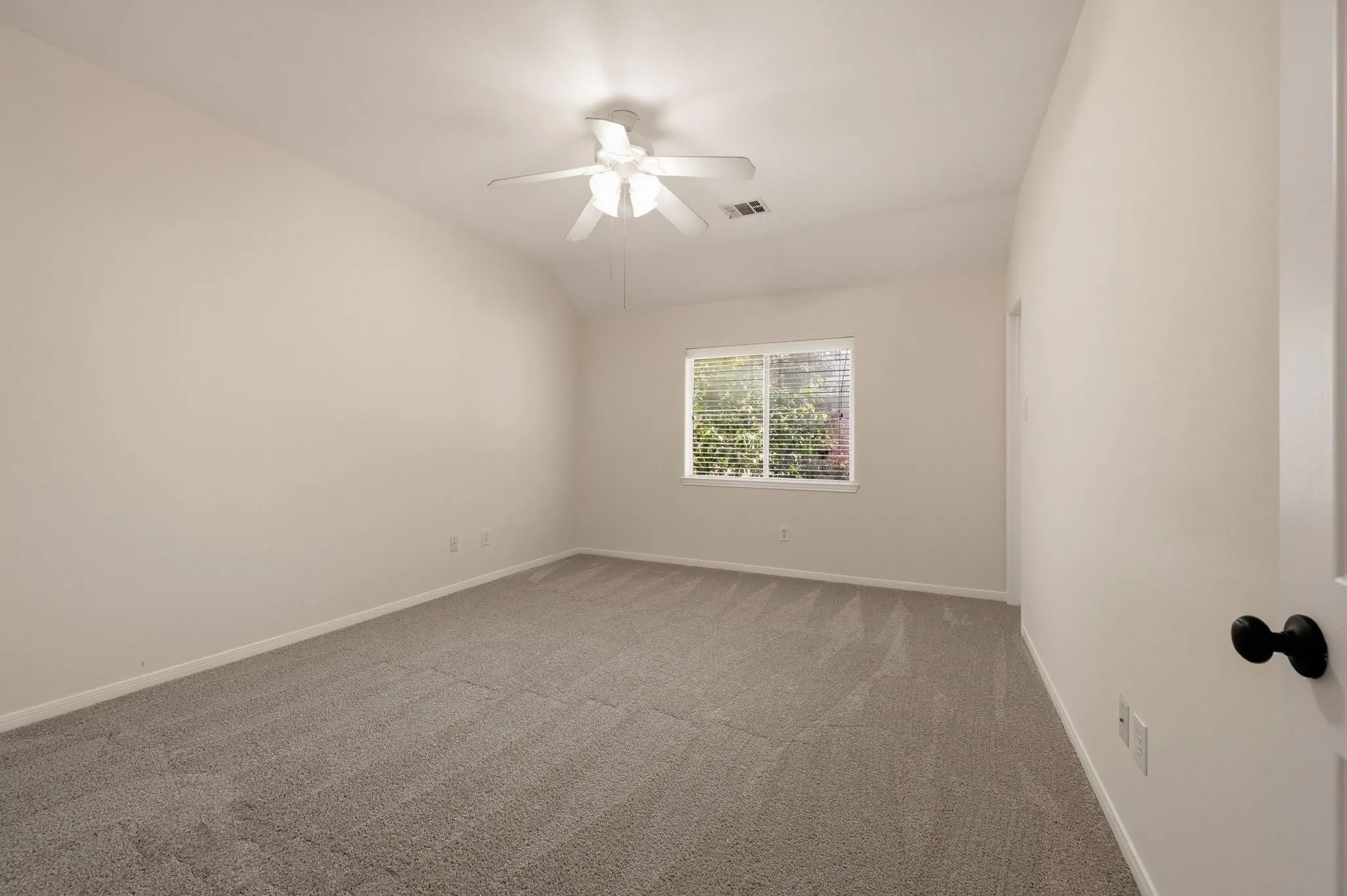 Single Family Residence For Sale in Denton County , 6528 Stewart Boulevard, The Colony, Texas 75056, 4 Bedroom, 3 Bathroom, 2 Garage spaces, 3,007 Sqft, built in 2002, mls#21388966, Real Estate Agent in The Colony, Homes For Sale in Denton county, Homes For Sale in The Colony, Realtor in The Colony Texas, Real Estate Brokerage Independent Realty Texas, Luminita Cordes Realtor