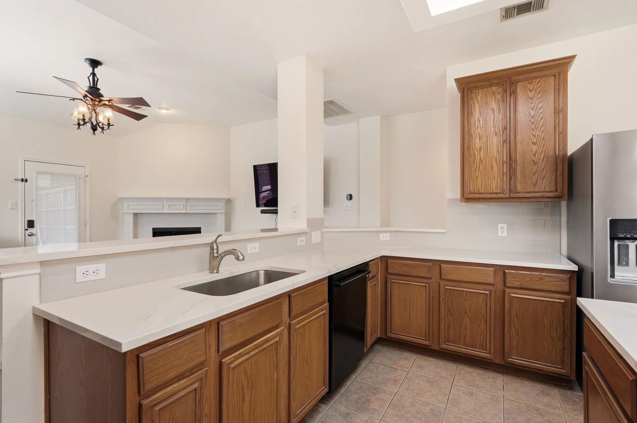 Single Family Residence For Sale in Denton County , 6528 Stewart Boulevard, The Colony, Texas 75056, 4 Bedroom, 3 Bathroom, 2 Garage spaces, 3,007 Sqft, built in 2002, mls#21388966, Real Estate Agent in The Colony, Homes For Sale in Denton county, Homes For Sale in The Colony, Realtor in The Colony Texas, Real Estate Brokerage Independent Realty Texas, Luminita Cordes Realtor