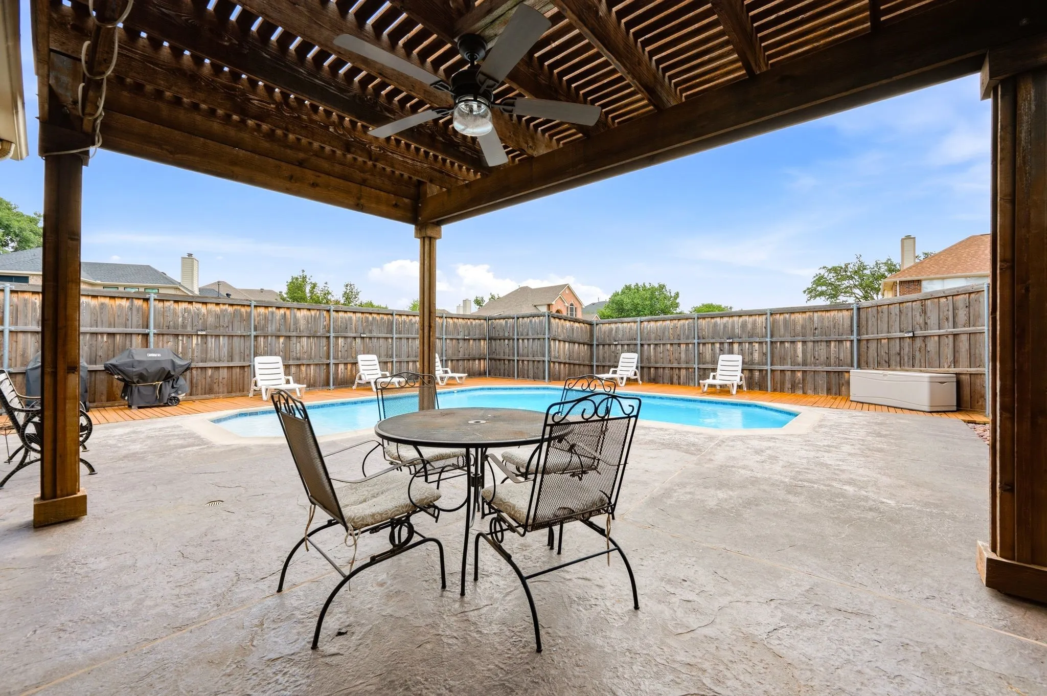 Single Family Residence For Sale in Denton County , 6528 Stewart Boulevard, The Colony, Texas 75056, 4 Bedroom, 3 Bathroom, 2 Garage spaces, 3,007 Sqft, built in 2002, mls#21388966, Real Estate Agent in The Colony, Homes For Sale in Denton county, Homes For Sale in The Colony, Realtor in The Colony Texas, Real Estate Brokerage Independent Realty Texas, Luminita Cordes Realtor