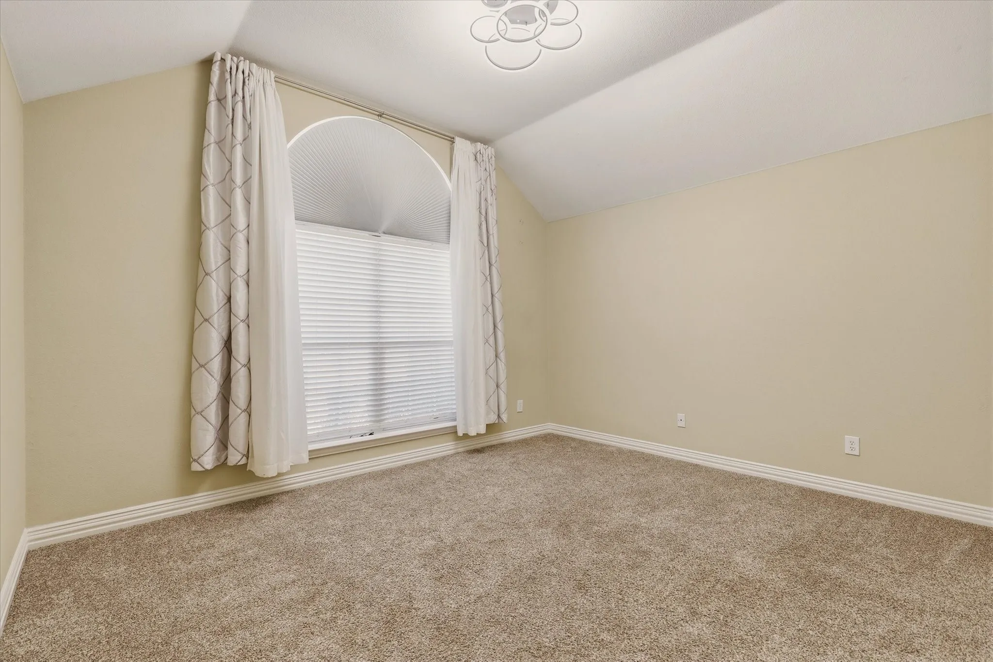 Single Family Residence For Sale in Collin County , 1150 Scarlett Drive, Lucas, Texas 75002, 5 Bedroom, 6 Bathroom, 5 Garage spaces, 4,734 Sqft, built in 2003, mls#21387400, Real Estate Agent in Lucas, Homes For Sale in Collin county, Homes For Sale in Lucas, Realtor in Lucas Texas, Real Estate Brokerage Independent Realty Texas, Luminita Cordes Realtor