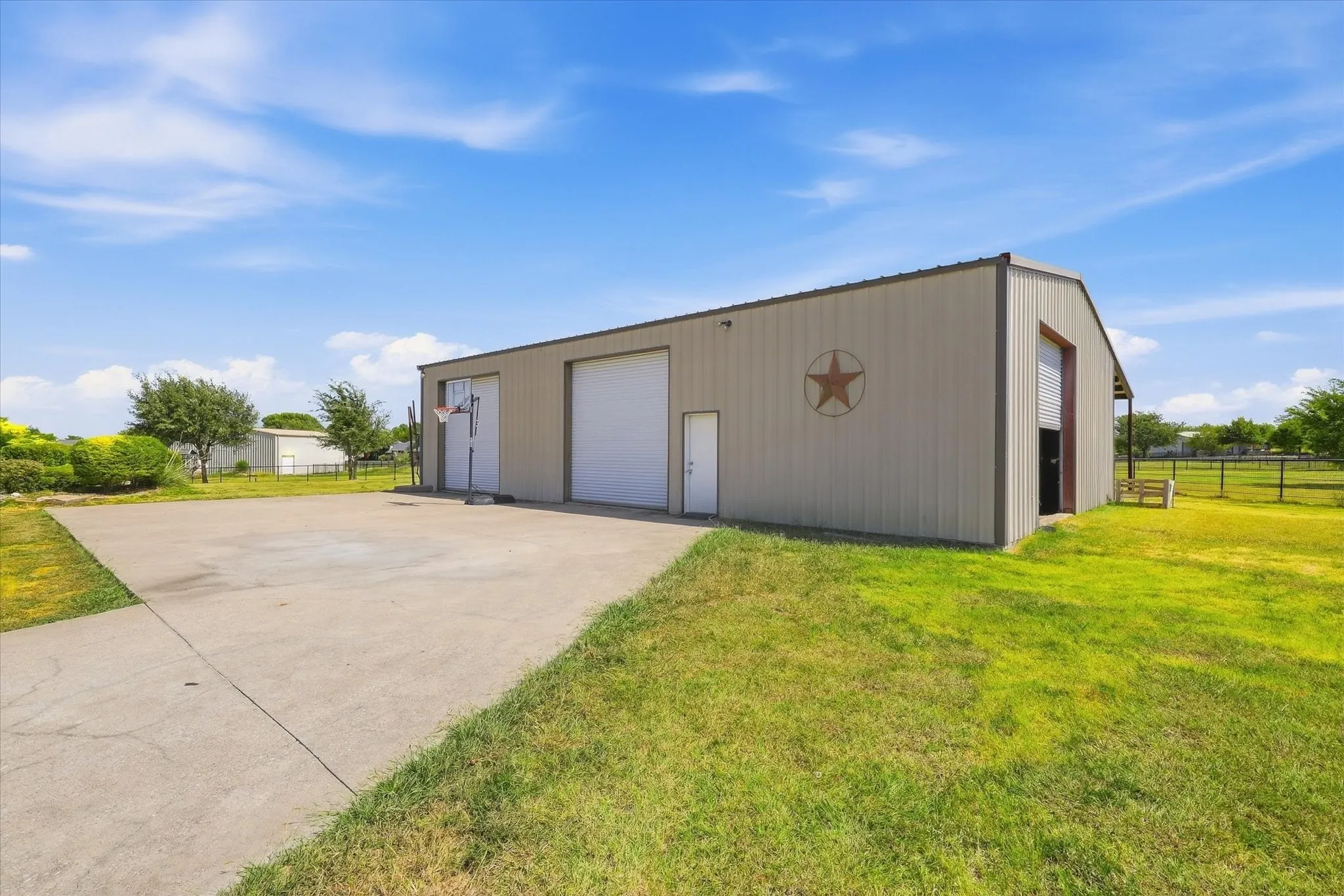 Single Family Residence For Sale in Collin County , 1150 Scarlett Drive, Lucas, Texas 75002, 5 Bedroom, 6 Bathroom, 5 Garage spaces, 4,734 Sqft, built in 2003, mls#21387400, Real Estate Agent in Lucas, Homes For Sale in Collin county, Homes For Sale in Lucas, Realtor in Lucas Texas, Real Estate Brokerage Independent Realty Texas, Luminita Cordes Realtor