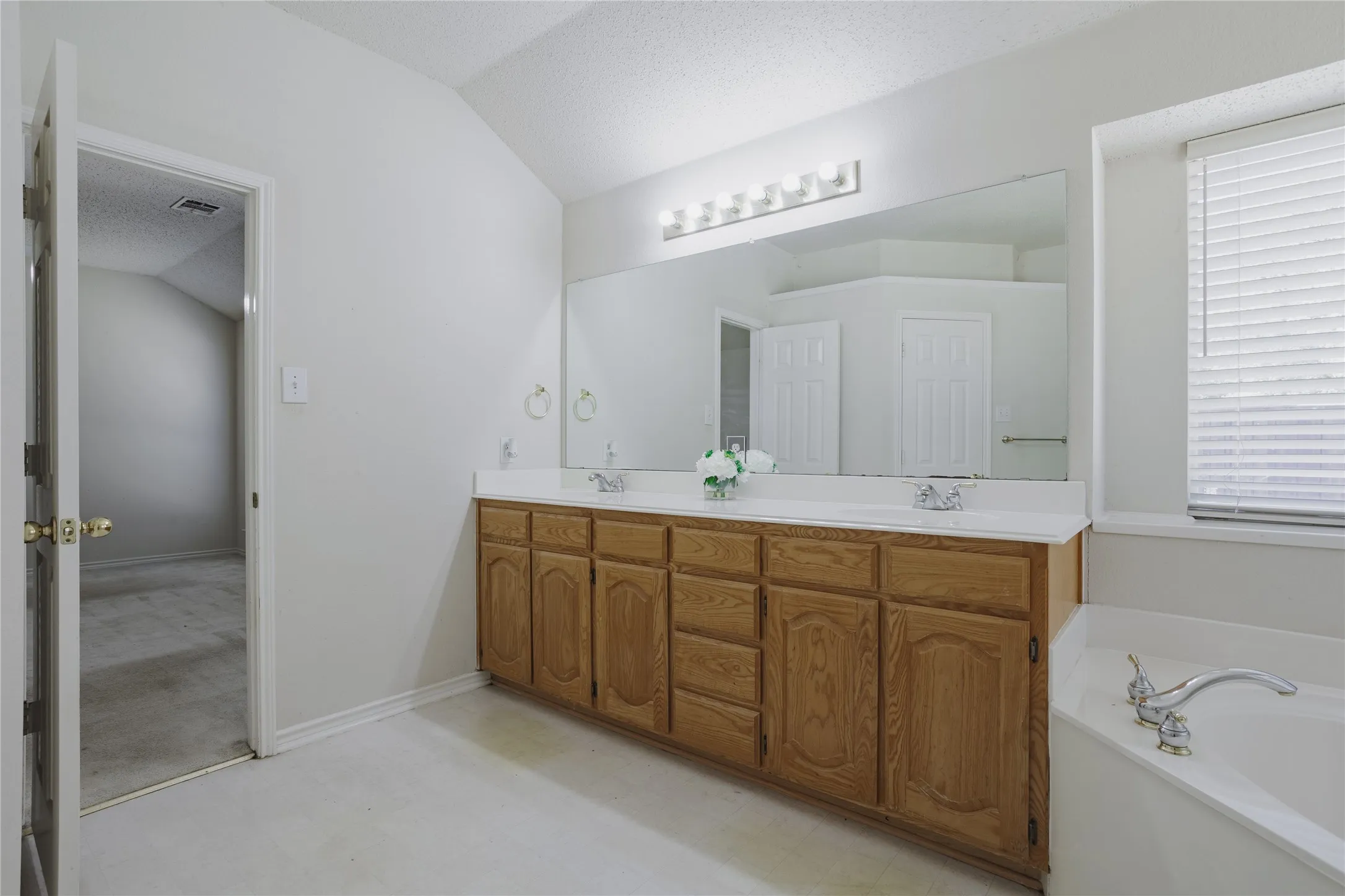 Single Family Residence For Sale in Collin County , 1606 Autumn Glen Court, Wylie, Texas 75098, 4 Bedroom, 3 Bathroom, 2 Garage spaces, 2,748 Sqft, built in 2003, mls#21386953, Real Estate Agent in Wylie, Homes For Sale in Collin county, Homes For Sale in Wylie, Realtor in Wylie Texas, Real Estate Brokerage Independent Realty Texas, Luminita Cordes Realtor