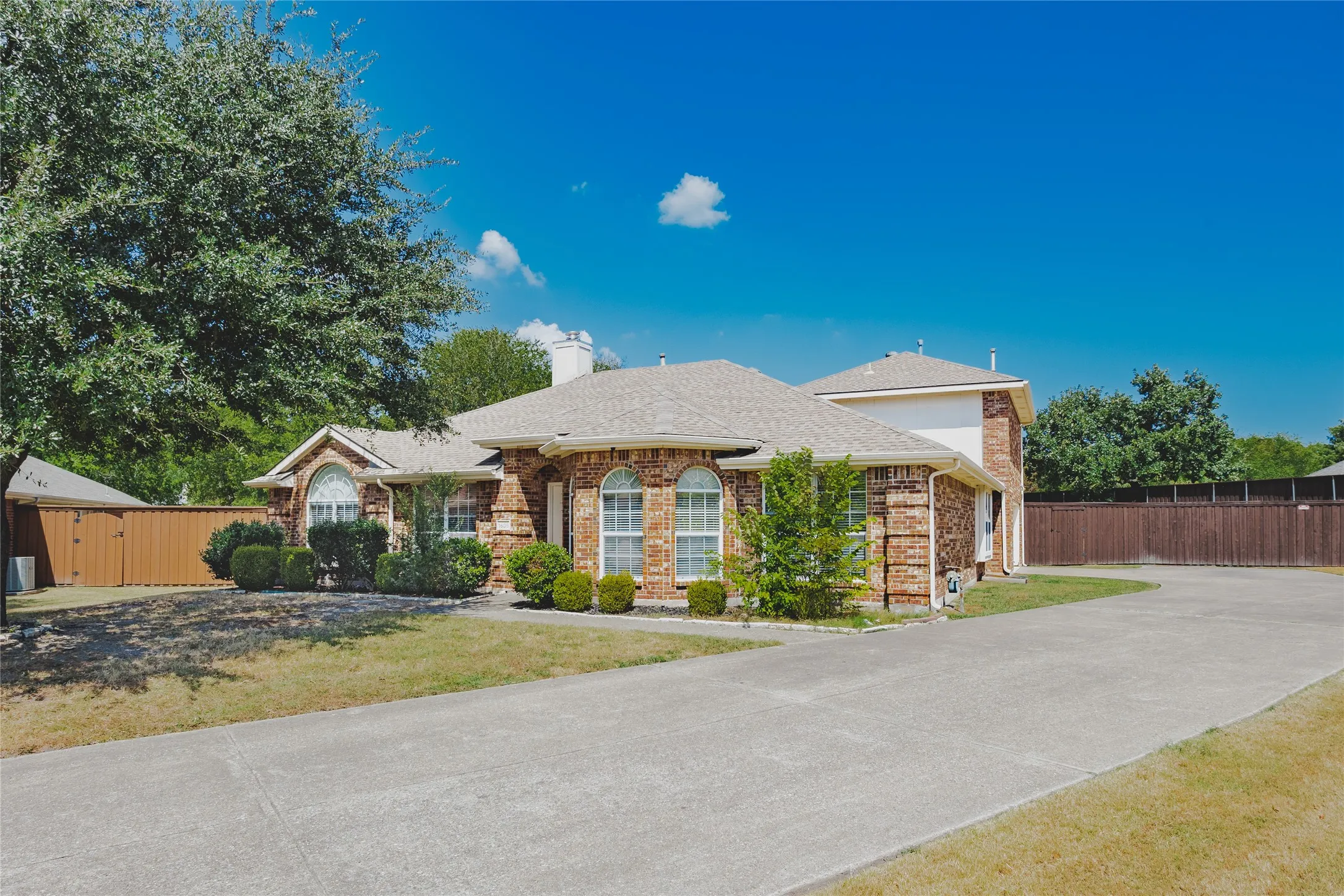 Single Family Residence For Sale in Collin County , 1606 Autumn Glen Court, Wylie, Texas 75098, 4 Bedroom, 3 Bathroom, 2 Garage spaces, 2,748 Sqft, built in 2003, mls#21386953, Real Estate Agent in Wylie, Homes For Sale in Collin county, Homes For Sale in Wylie, Realtor in Wylie Texas, Real Estate Brokerage Independent Realty Texas, Luminita Cordes Realtor