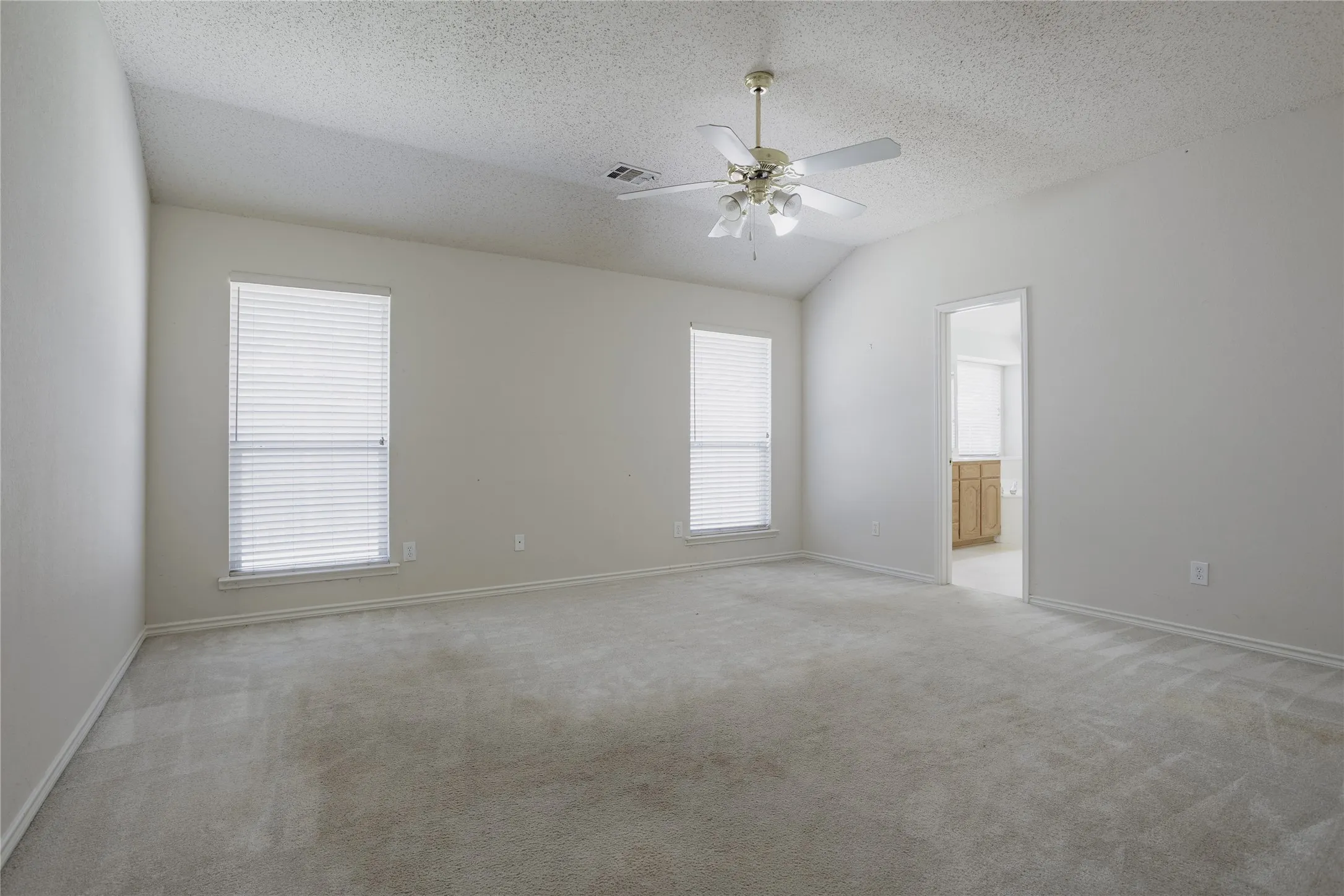 Single Family Residence For Sale in Collin County , 1606 Autumn Glen Court, Wylie, Texas 75098, 4 Bedroom, 3 Bathroom, 2 Garage spaces, 2,748 Sqft, built in 2003, mls#21386953, Real Estate Agent in Wylie, Homes For Sale in Collin county, Homes For Sale in Wylie, Realtor in Wylie Texas, Real Estate Brokerage Independent Realty Texas, Luminita Cordes Realtor