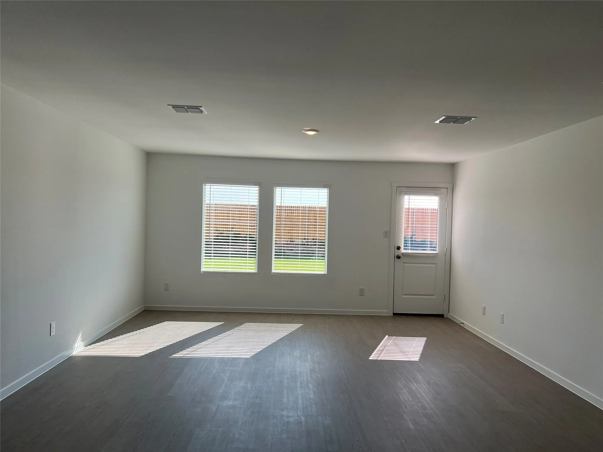 Single Family Residence For Rent in Kaufman County , 1529 Lanner Meadows Lane, Forney, Texas 75126, 3 Bedroom, 2 Bathroom, 2 Garage spaces, 1,522 Sqft, built in 2025, mls#21386828, Real Estate Agent in Forney, Homes For Rent in Kaufman county, Homes For Rent in Forney, Realtor in Forney Texas, Real Estate Brokerage Independent Realty Texas, Luminita Cordes Realtor