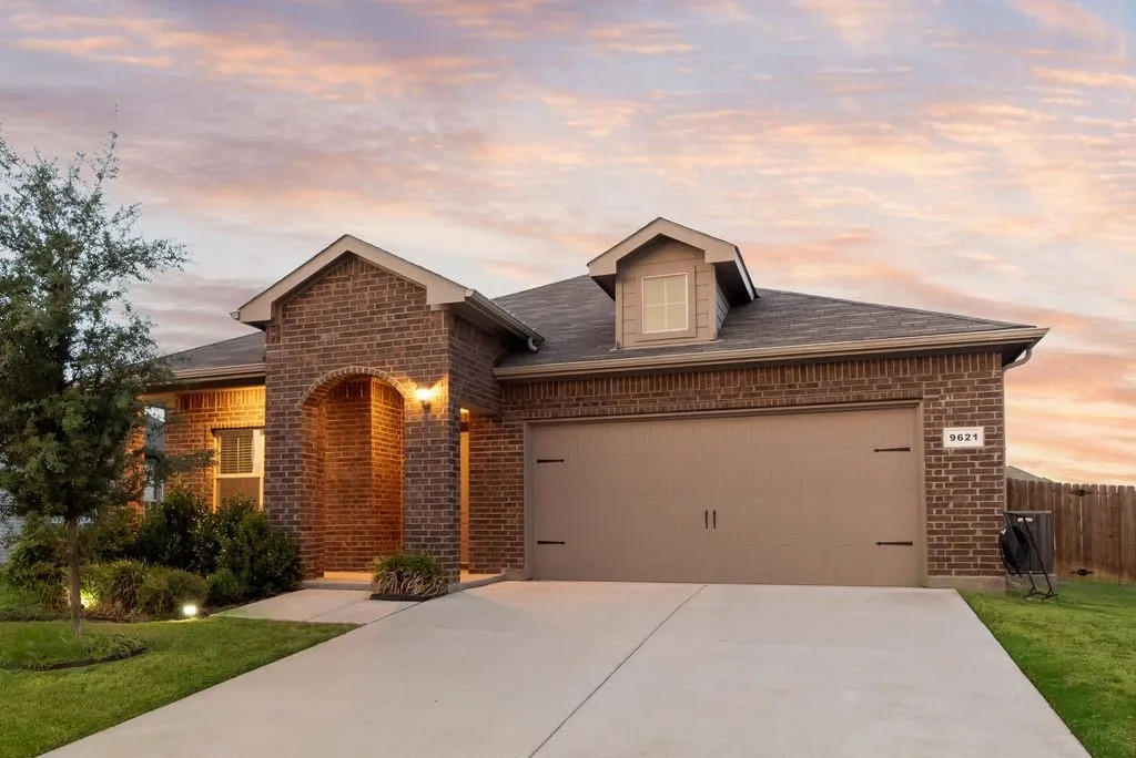 Single Family Residence For Sale in Tarrant County , 9621 Catclaw Terrace, Fort Worth, Texas 76036, 4 Bedroom, 2 Bathroom, 2 Garage spaces, 1,737 Sqft, built in 2023, mls#21382588, Real Estate Agent in Fort Worth, Homes For Sale in Tarrant county, Homes For Sale in Fort Worth, Realtor in Fort Worth Texas, Real Estate Brokerage Independent Realty Texas, Luminita Cordes Realtor