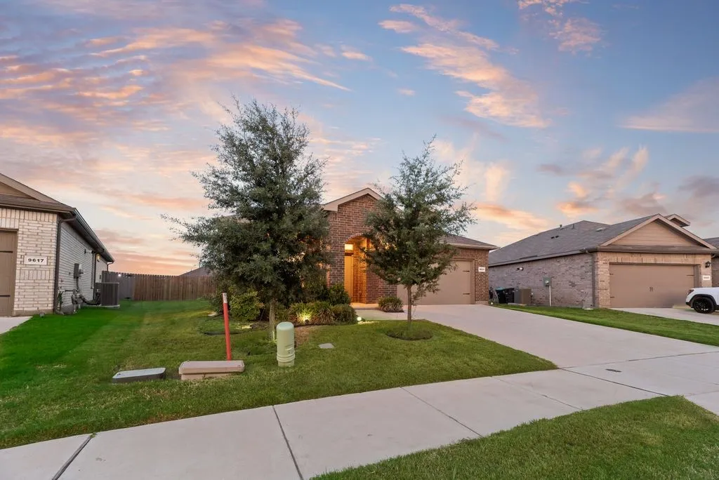 Single Family Residence For Sale in Tarrant County , 9621 Catclaw Terrace, Fort Worth, Texas 76036, 4 Bedroom, 2 Bathroom, 2 Garage spaces, 1,737 Sqft, built in 2023, mls#21382588, Real Estate Agent in Fort Worth, Homes For Sale in Tarrant county, Homes For Sale in Fort Worth, Realtor in Fort Worth Texas, Real Estate Brokerage Independent Realty Texas, Luminita Cordes Realtor