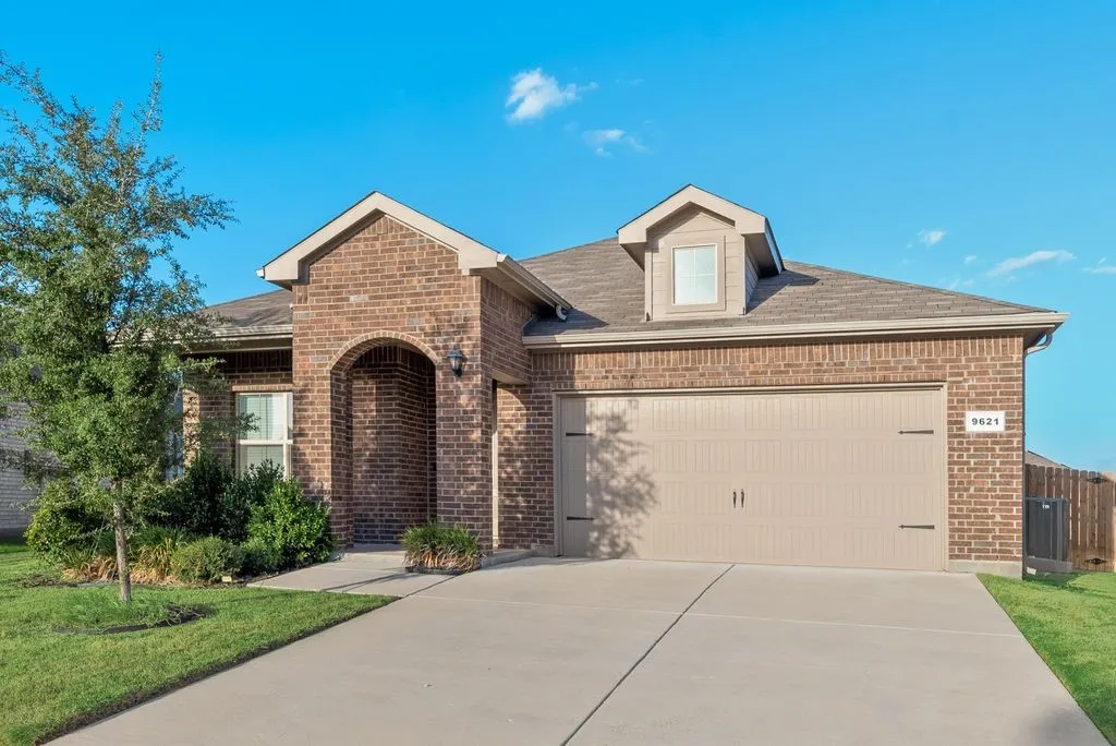 Single Family Residence For Sale in Tarrant County , 9621 Catclaw Terrace, Fort Worth, Texas 76036, 4 Bedroom, 2 Bathroom, 2 Garage spaces, 1,737 Sqft, built in 2023, mls#21382588, Real Estate Agent in Fort Worth, Homes For Sale in Tarrant county, Homes For Sale in Fort Worth, Realtor in Fort Worth Texas, Real Estate Brokerage Independent Realty Texas, Luminita Cordes Realtor