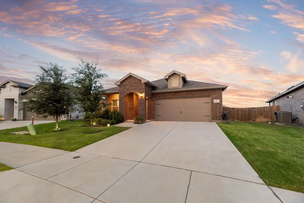 Single Family Residence For Sale in Tarrant County , 9621 Catclaw Terrace, Fort Worth, Texas 76036, 4 Bedroom, 2 Bathroom, 2 Garage spaces, 1,737 Sqft, built in 2023, mls#21382588, Real Estate Agent in Fort Worth, Homes For Sale in Tarrant county, Homes For Sale in Fort Worth, Realtor in Fort Worth Texas, Real Estate Brokerage Independent Realty Texas, Luminita Cordes Realtor
