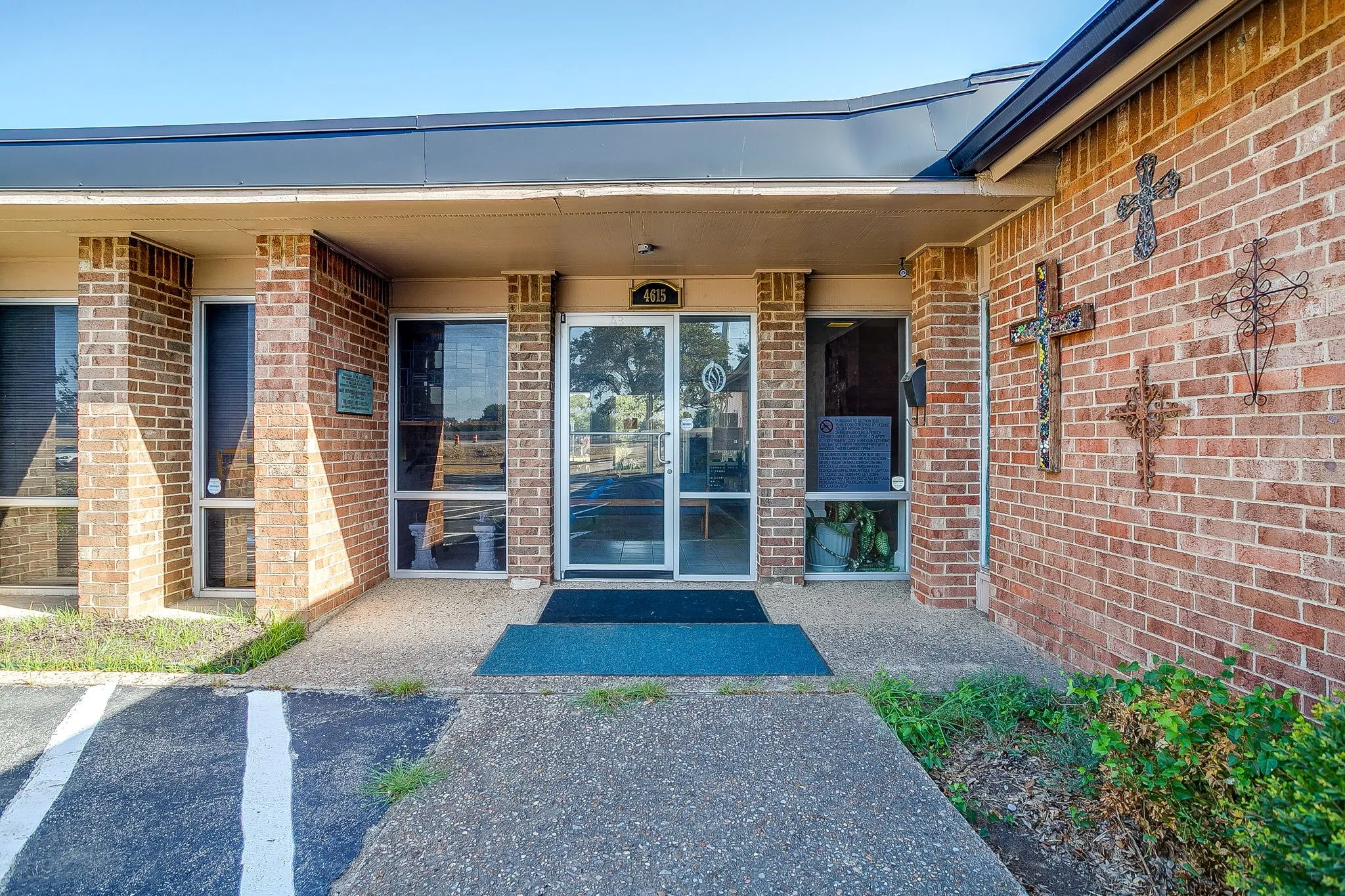 Office For Sale in Tarrant County , 4615 E California Parkway, Forest Hill, Texas 76119, 0, 0, Garage spaces, 0 Sqft, built in 1977, mls#21387777, Real Estate Agent in Forest Hill, Homes For Sale in Tarrant county, Homes For Sale in Forest Hill, Realtor in Forest Hill Texas, Real Estate Brokerage Independent Realty Texas, Luminita Cordes Realtor