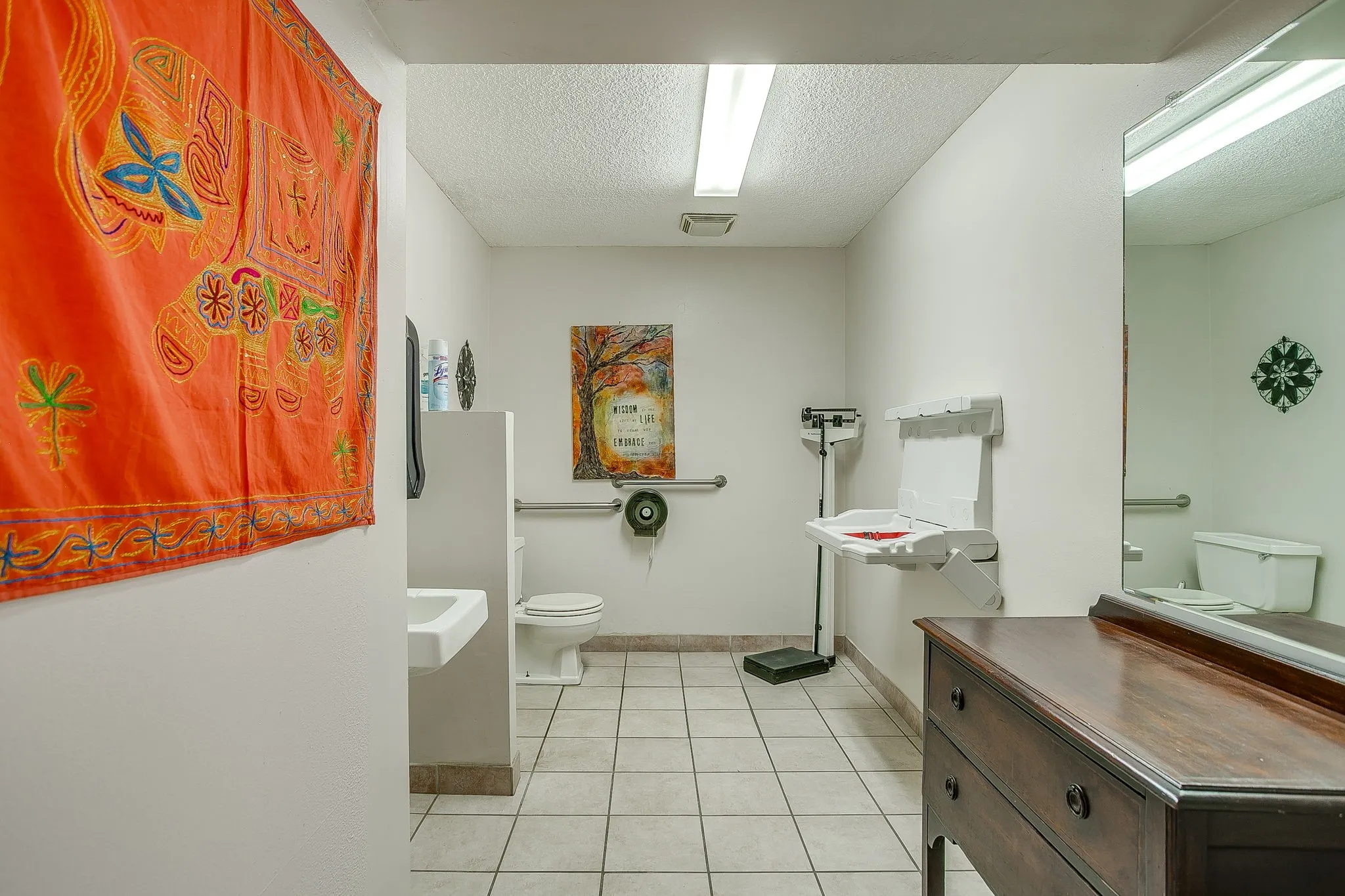 Office For Sale in Tarrant County , 4615 E California Parkway, Forest Hill, Texas 76119, 0, 0, Garage spaces, 0 Sqft, built in 1977, mls#21387777, Real Estate Agent in Forest Hill, Homes For Sale in Tarrant county, Homes For Sale in Forest Hill, Realtor in Forest Hill Texas, Real Estate Brokerage Independent Realty Texas, Luminita Cordes Realtor