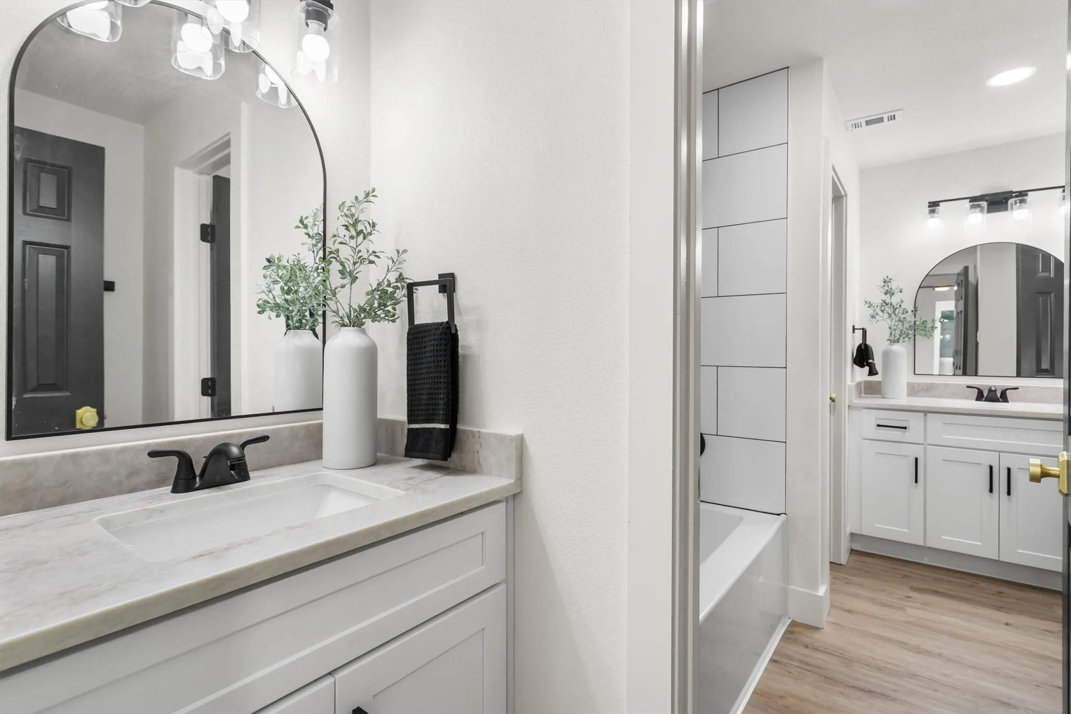 Upstairs secondary bathroom (Jack & Jill)