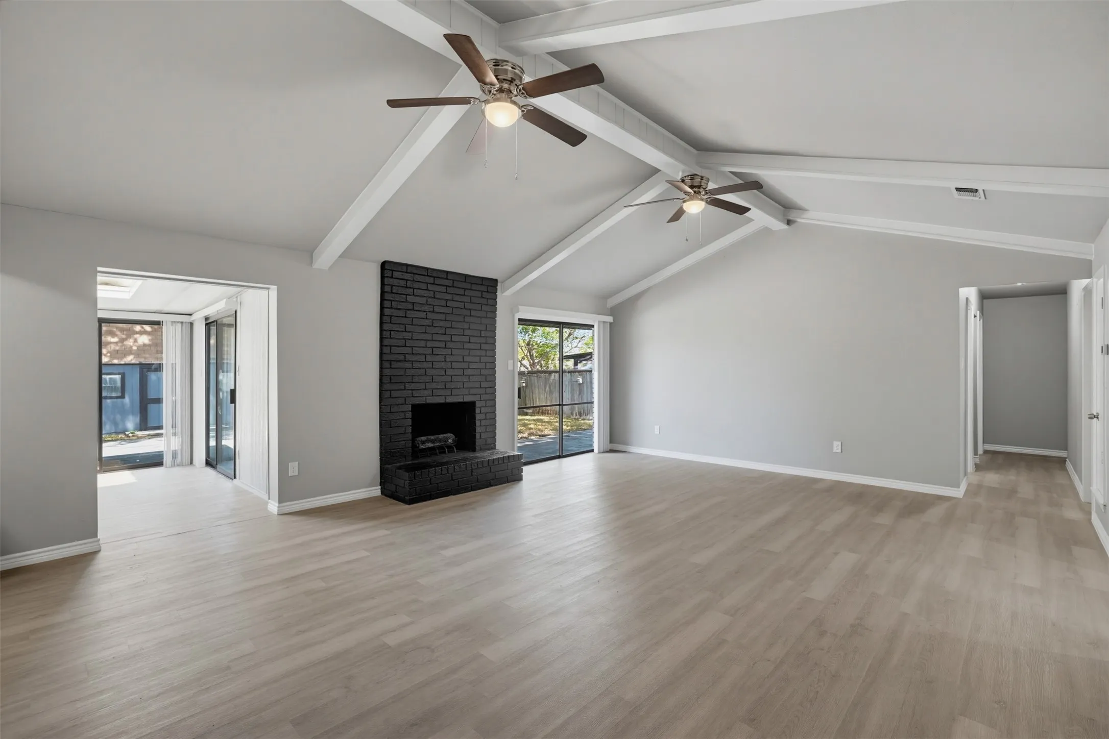 Single Family Residence For Sale in Tarrant County , 2105 Cottie Lane, Arlington, Texas 76010, 3 Bedroom, 2 Bathroom, 2 Garage spaces, 1,962 Sqft, built in 1958, mls#21382962, Real Estate Agent in Arlington, Homes For Sale in Tarrant county, Homes For Sale in Arlington, Realtor in Arlington Texas, Real Estate Brokerage Independent Realty Texas, Luminita Cordes Realtor