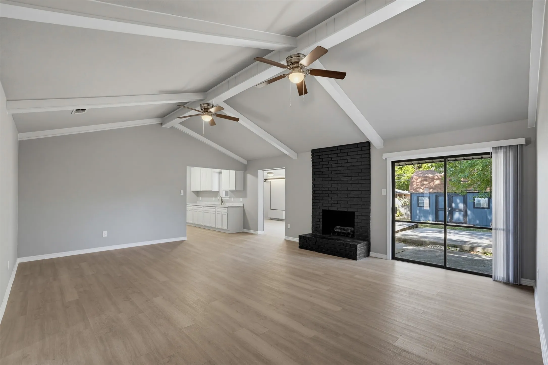 Single Family Residence For Sale in Tarrant County , 2105 Cottie Lane, Arlington, Texas 76010, 3 Bedroom, 2 Bathroom, 2 Garage spaces, 1,962 Sqft, built in 1958, mls#21382962, Real Estate Agent in Arlington, Homes For Sale in Tarrant county, Homes For Sale in Arlington, Realtor in Arlington Texas, Real Estate Brokerage Independent Realty Texas, Luminita Cordes Realtor