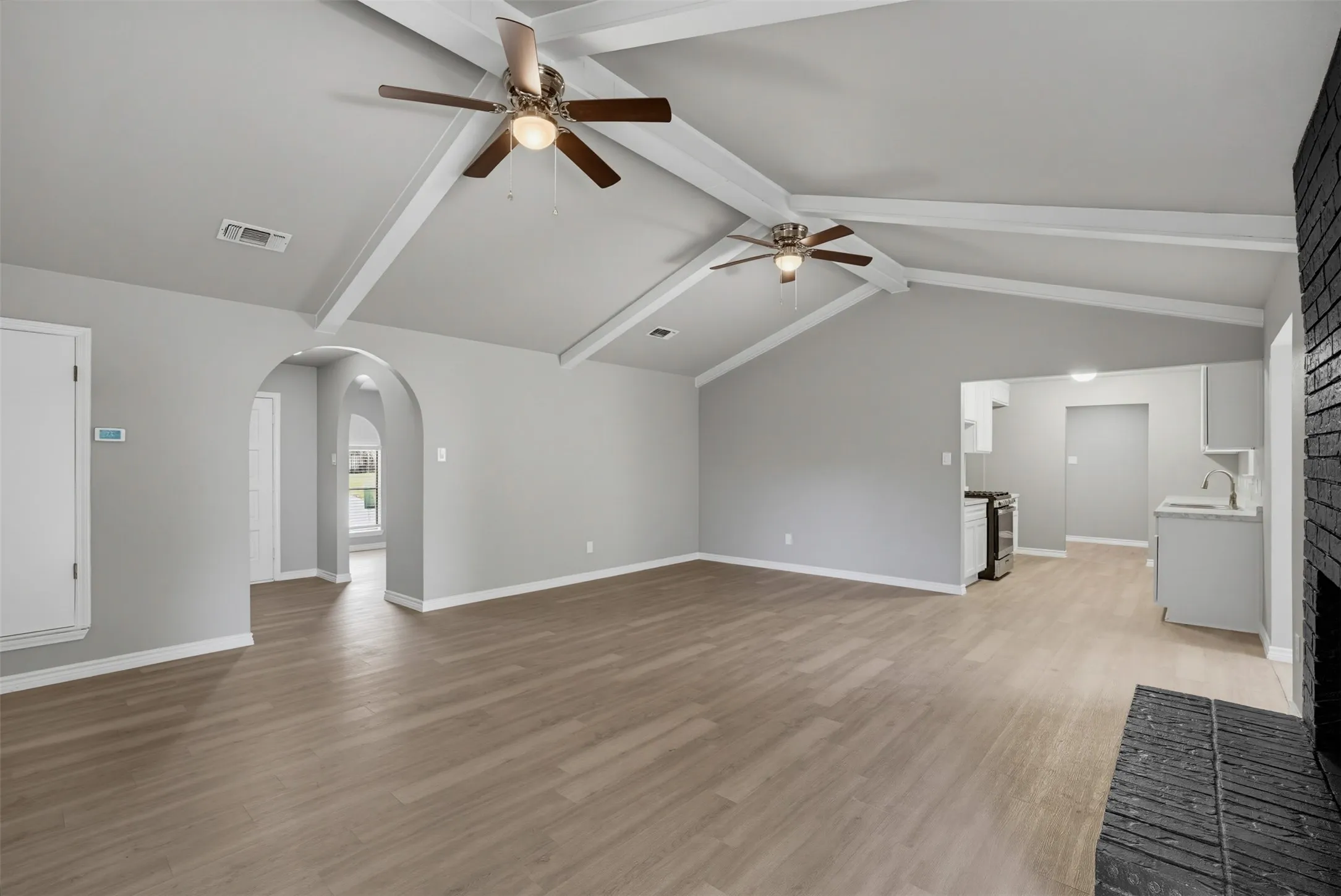 Single Family Residence For Sale in Tarrant County , 2105 Cottie Lane, Arlington, Texas 76010, 3 Bedroom, 2 Bathroom, 2 Garage spaces, 1,962 Sqft, built in 1958, mls#21382962, Real Estate Agent in Arlington, Homes For Sale in Tarrant county, Homes For Sale in Arlington, Realtor in Arlington Texas, Real Estate Brokerage Independent Realty Texas, Luminita Cordes Realtor
