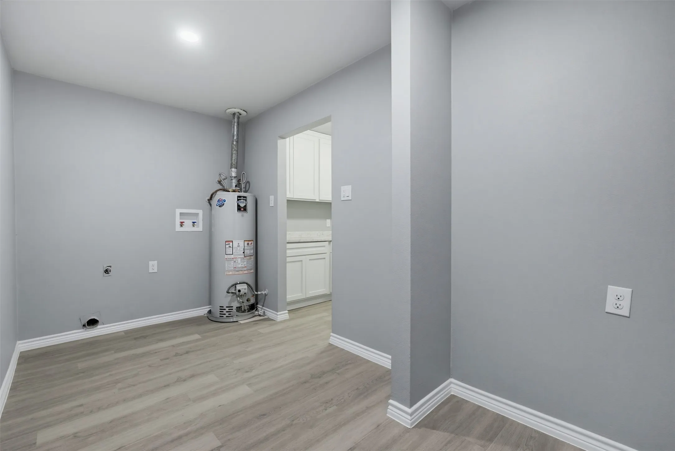 Single Family Residence For Sale in Tarrant County , 2105 Cottie Lane, Arlington, Texas 76010, 3 Bedroom, 2 Bathroom, 2 Garage spaces, 1,962 Sqft, built in 1958, mls#21382962, Real Estate Agent in Arlington, Homes For Sale in Tarrant county, Homes For Sale in Arlington, Realtor in Arlington Texas, Real Estate Brokerage Independent Realty Texas, Luminita Cordes Realtor