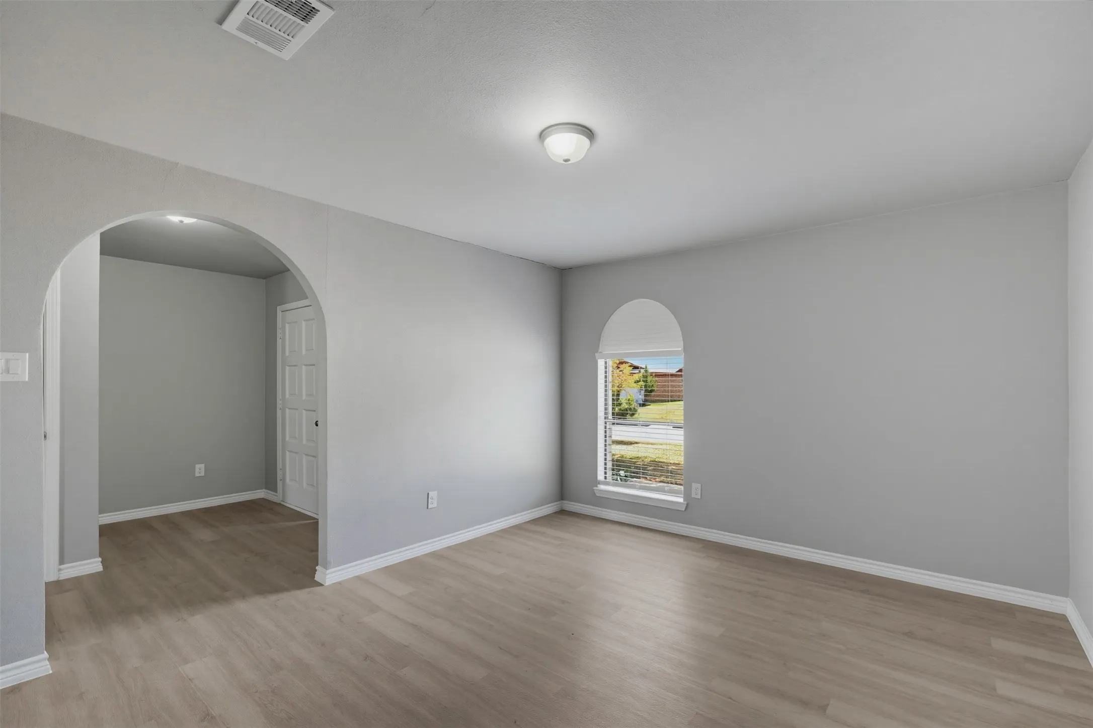 Single Family Residence For Sale in Tarrant County , 2105 Cottie Lane, Arlington, Texas 76010, 3 Bedroom, 2 Bathroom, 2 Garage spaces, 1,962 Sqft, built in 1958, mls#21382962, Real Estate Agent in Arlington, Homes For Sale in Tarrant county, Homes For Sale in Arlington, Realtor in Arlington Texas, Real Estate Brokerage Independent Realty Texas, Luminita Cordes Realtor
