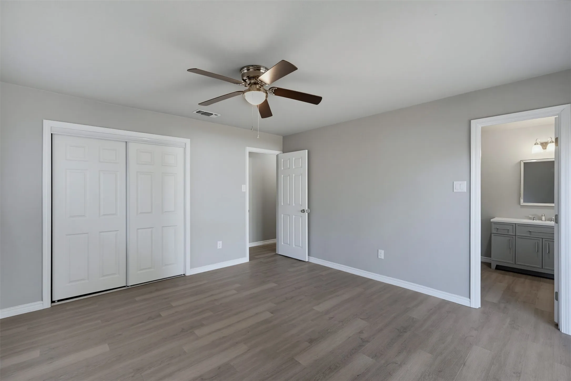 Single Family Residence For Sale in Tarrant County , 2105 Cottie Lane, Arlington, Texas 76010, 3 Bedroom, 2 Bathroom, 2 Garage spaces, 1,962 Sqft, built in 1958, mls#21382962, Real Estate Agent in Arlington, Homes For Sale in Tarrant county, Homes For Sale in Arlington, Realtor in Arlington Texas, Real Estate Brokerage Independent Realty Texas, Luminita Cordes Realtor