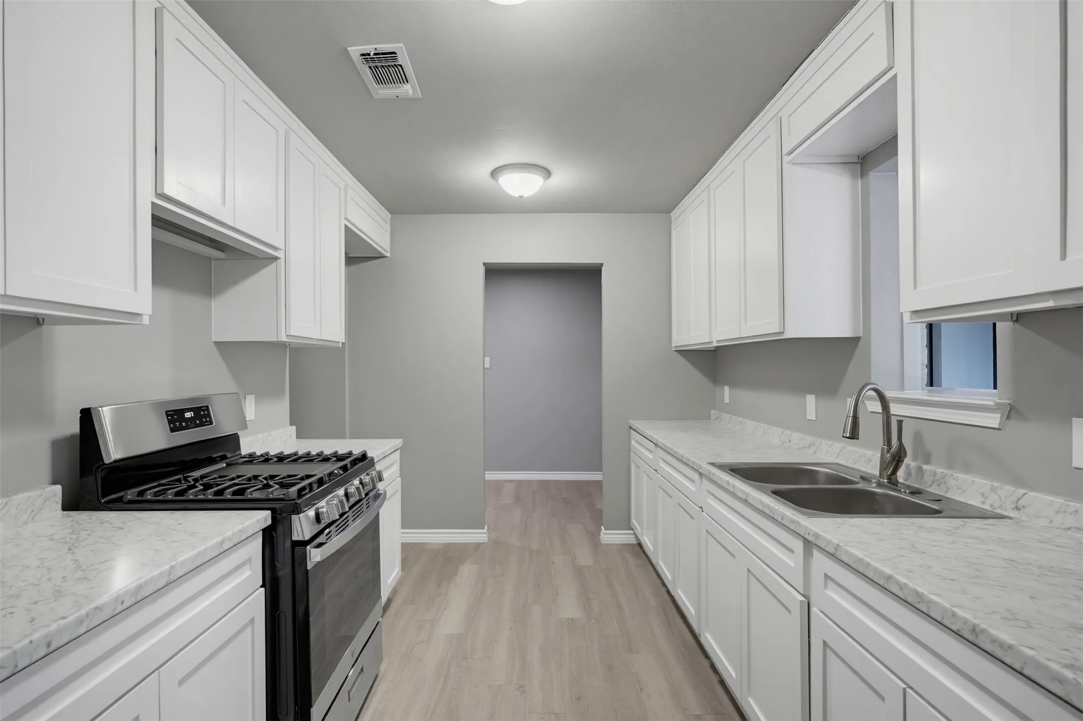 Single Family Residence For Sale in Tarrant County , 2105 Cottie Lane, Arlington, Texas 76010, 3 Bedroom, 2 Bathroom, 2 Garage spaces, 1,962 Sqft, built in 1958, mls#21382962, Real Estate Agent in Arlington, Homes For Sale in Tarrant county, Homes For Sale in Arlington, Realtor in Arlington Texas, Real Estate Brokerage Independent Realty Texas, Luminita Cordes Realtor