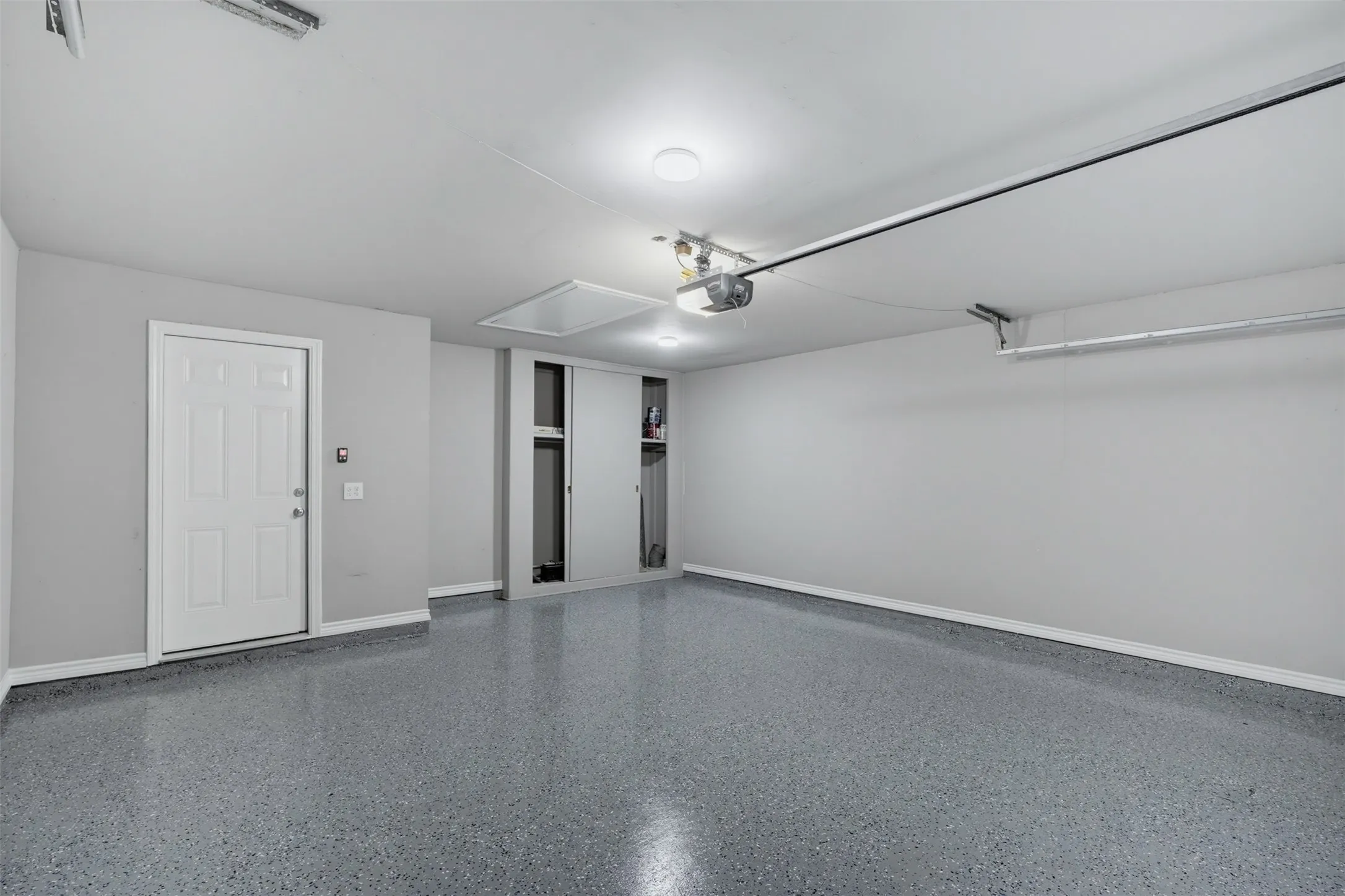Single Family Residence For Sale in Tarrant County , 2105 Cottie Lane, Arlington, Texas 76010, 3 Bedroom, 2 Bathroom, 2 Garage spaces, 1,962 Sqft, built in 1958, mls#21382962, Real Estate Agent in Arlington, Homes For Sale in Tarrant county, Homes For Sale in Arlington, Realtor in Arlington Texas, Real Estate Brokerage Independent Realty Texas, Luminita Cordes Realtor