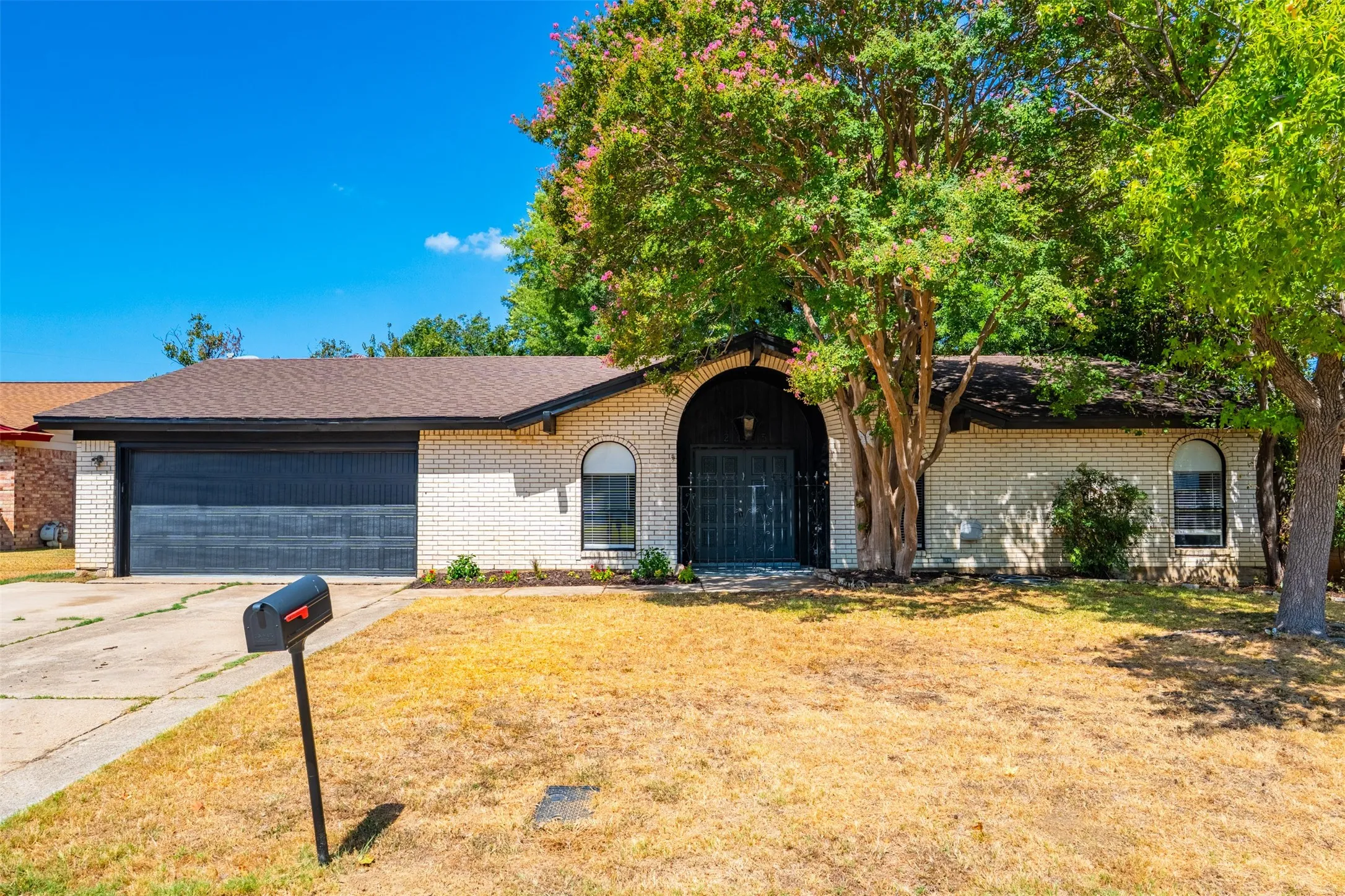 Single Family Residence For Sale in Tarrant County , 2105 Cottie Lane, Arlington, Texas 76010, 3 Bedroom, 2 Bathroom, 2 Garage spaces, 1,962 Sqft, built in 1958, mls#21382962, Real Estate Agent in Arlington, Homes For Sale in Tarrant county, Homes For Sale in Arlington, Realtor in Arlington Texas, Real Estate Brokerage Independent Realty Texas, Luminita Cordes Realtor