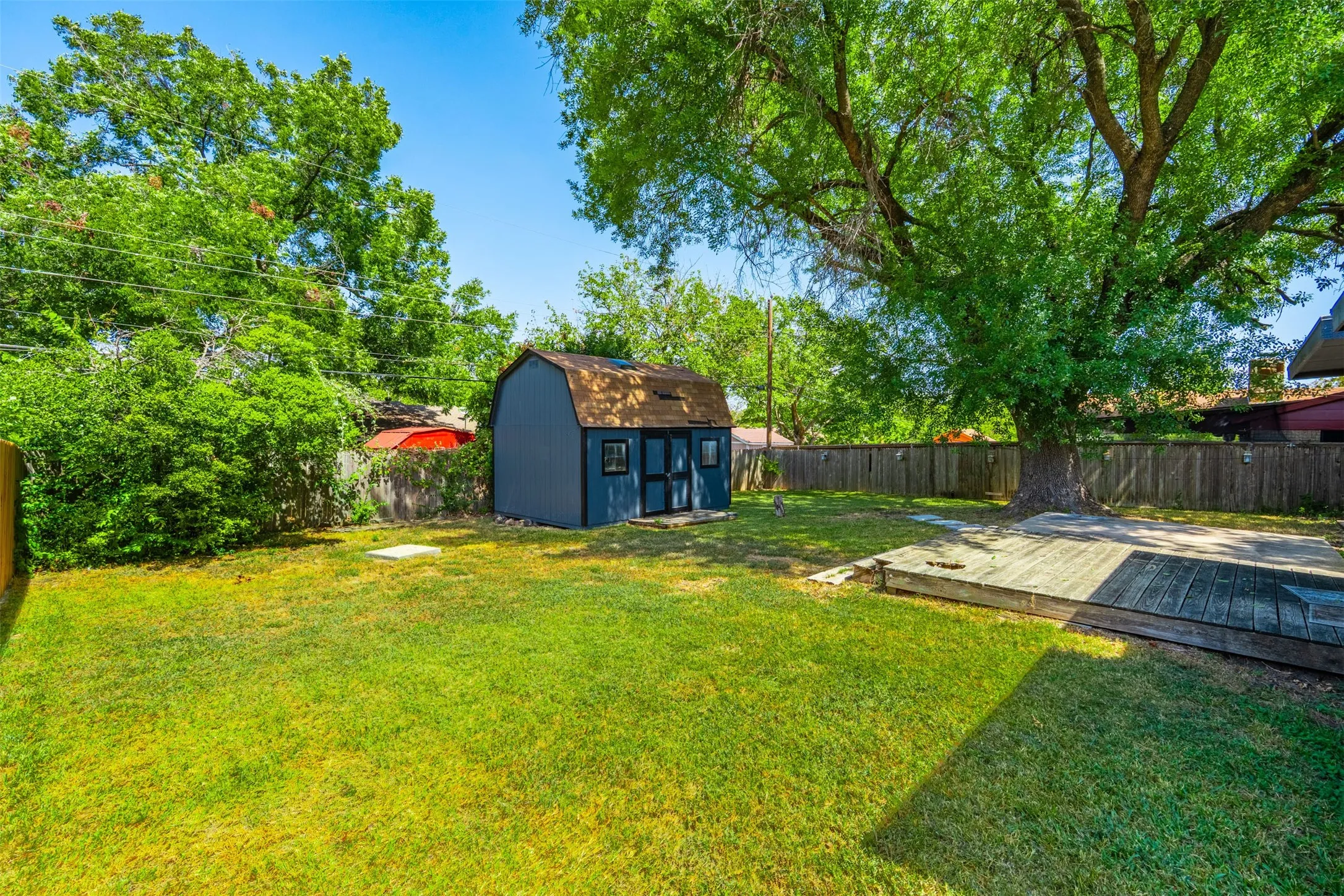 Single Family Residence For Sale in Tarrant County , 2105 Cottie Lane, Arlington, Texas 76010, 3 Bedroom, 2 Bathroom, 2 Garage spaces, 1,962 Sqft, built in 1958, mls#21382962, Real Estate Agent in Arlington, Homes For Sale in Tarrant county, Homes For Sale in Arlington, Realtor in Arlington Texas, Real Estate Brokerage Independent Realty Texas, Luminita Cordes Realtor