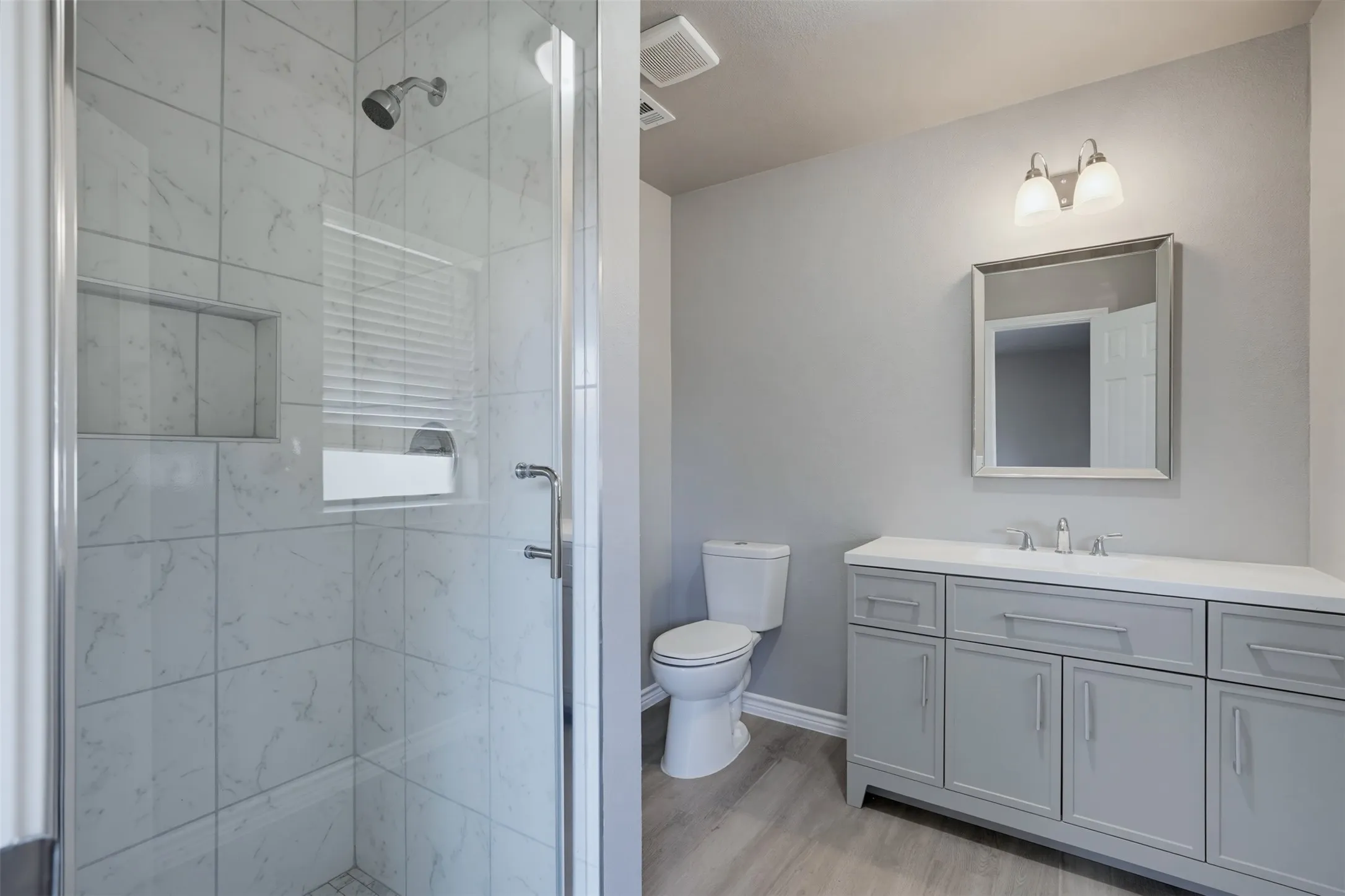 Single Family Residence For Sale in Tarrant County , 2105 Cottie Lane, Arlington, Texas 76010, 3 Bedroom, 2 Bathroom, 2 Garage spaces, 1,962 Sqft, built in 1958, mls#21382962, Real Estate Agent in Arlington, Homes For Sale in Tarrant county, Homes For Sale in Arlington, Realtor in Arlington Texas, Real Estate Brokerage Independent Realty Texas, Luminita Cordes Realtor