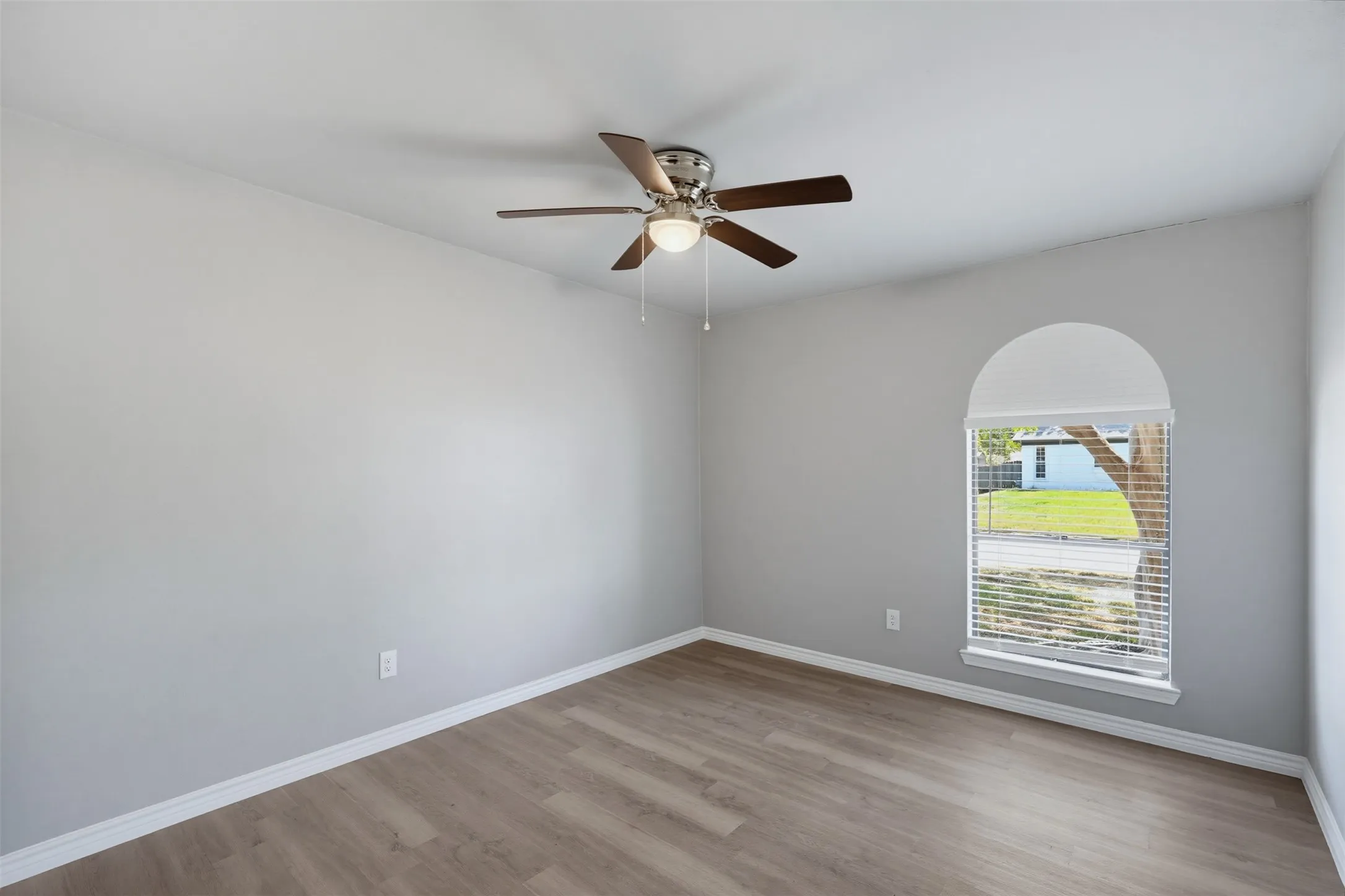 Single Family Residence For Sale in Tarrant County , 2105 Cottie Lane, Arlington, Texas 76010, 3 Bedroom, 2 Bathroom, 2 Garage spaces, 1,962 Sqft, built in 1958, mls#21382962, Real Estate Agent in Arlington, Homes For Sale in Tarrant county, Homes For Sale in Arlington, Realtor in Arlington Texas, Real Estate Brokerage Independent Realty Texas, Luminita Cordes Realtor