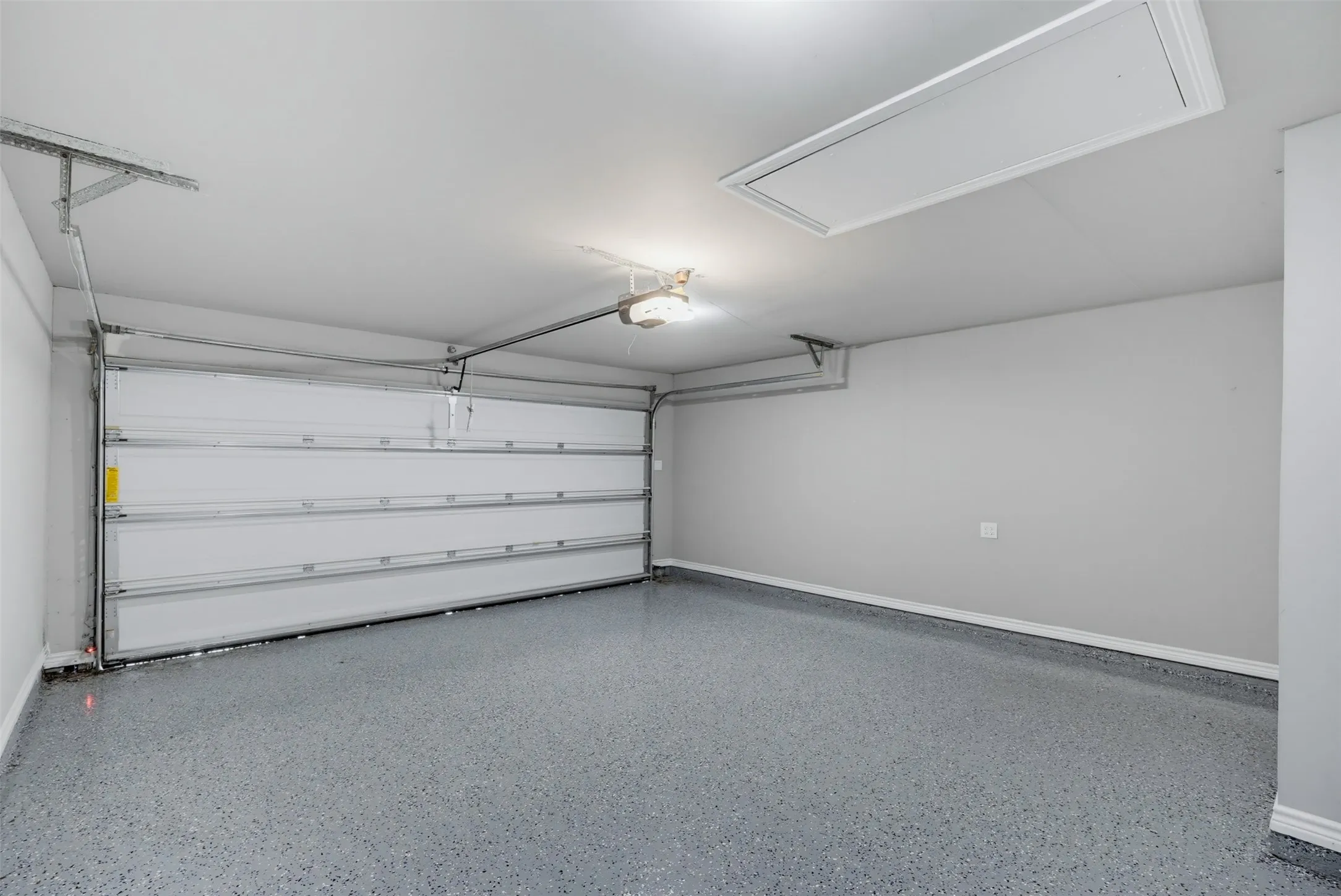 Single Family Residence For Sale in Tarrant County , 2105 Cottie Lane, Arlington, Texas 76010, 3 Bedroom, 2 Bathroom, 2 Garage spaces, 1,962 Sqft, built in 1958, mls#21382962, Real Estate Agent in Arlington, Homes For Sale in Tarrant county, Homes For Sale in Arlington, Realtor in Arlington Texas, Real Estate Brokerage Independent Realty Texas, Luminita Cordes Realtor
