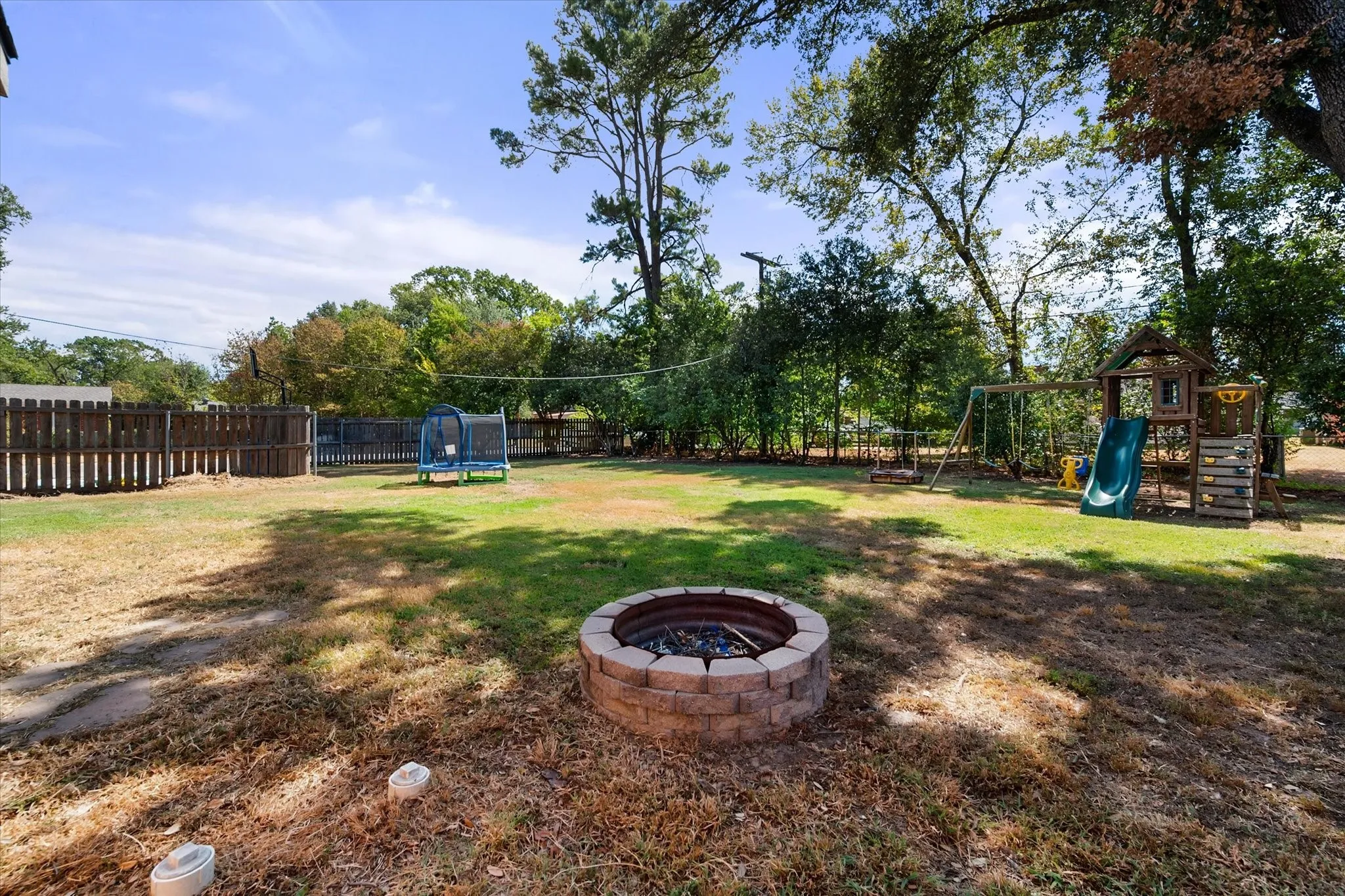 Single Family Residence For Sale in Navarro County , 2001 W Park Avenue, Corsicana, Texas 75110, 4 Bedroom, 3 Bathroom, Garage spaces, 2,460 Sqft, built in 1956, mls#21387379, Real Estate Agent in Corsicana, Homes For Sale in Navarro county, Homes For Sale in Corsicana, Realtor in Corsicana Texas, Real Estate Brokerage Independent Realty Texas, Luminita Cordes Realtor