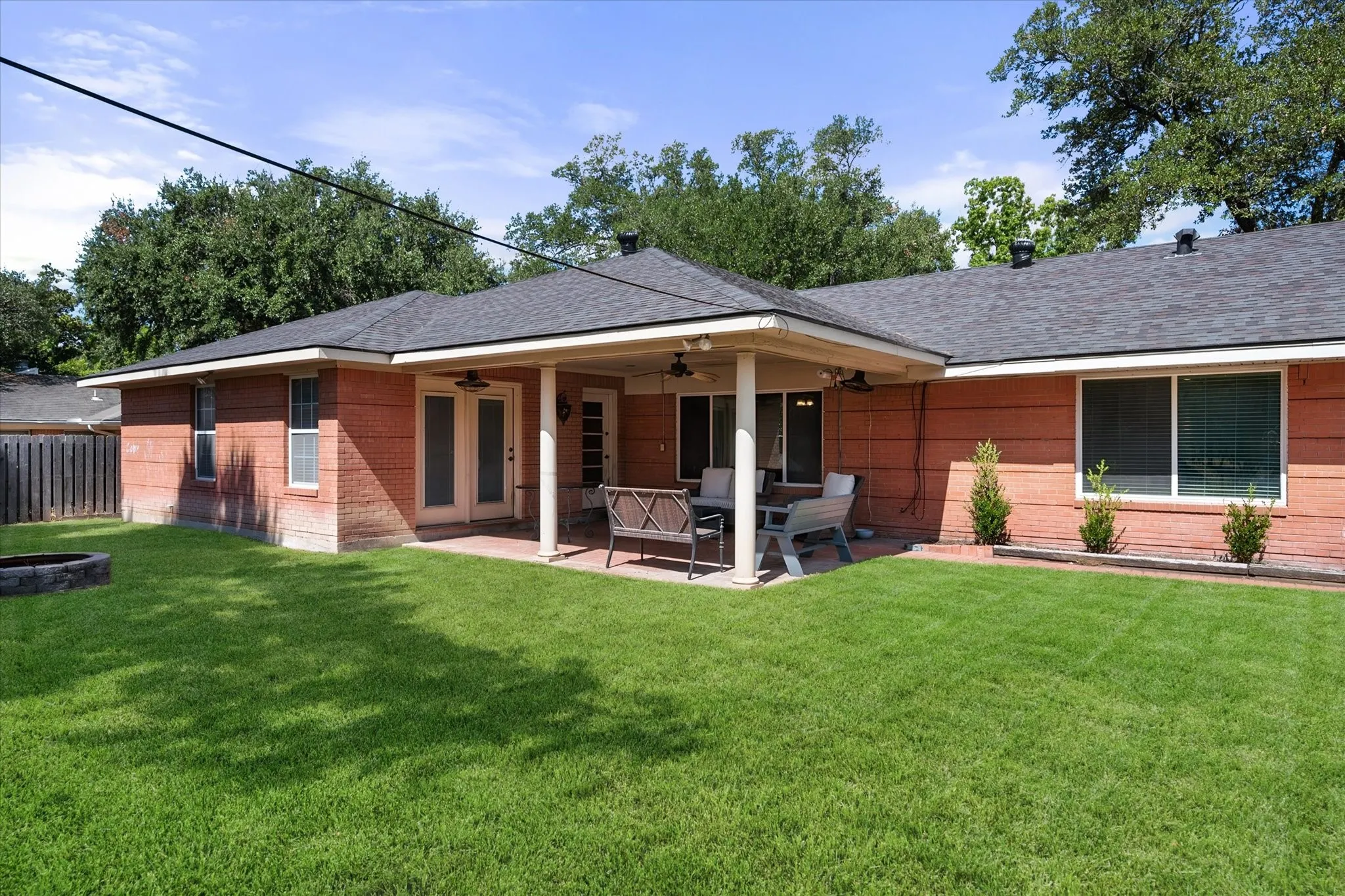 Single Family Residence For Sale in Navarro County , 2001 W Park Avenue, Corsicana, Texas 75110, 4 Bedroom, 3 Bathroom, Garage spaces, 2,460 Sqft, built in 1956, mls#21387379, Real Estate Agent in Corsicana, Homes For Sale in Navarro county, Homes For Sale in Corsicana, Realtor in Corsicana Texas, Real Estate Brokerage Independent Realty Texas, Luminita Cordes Realtor