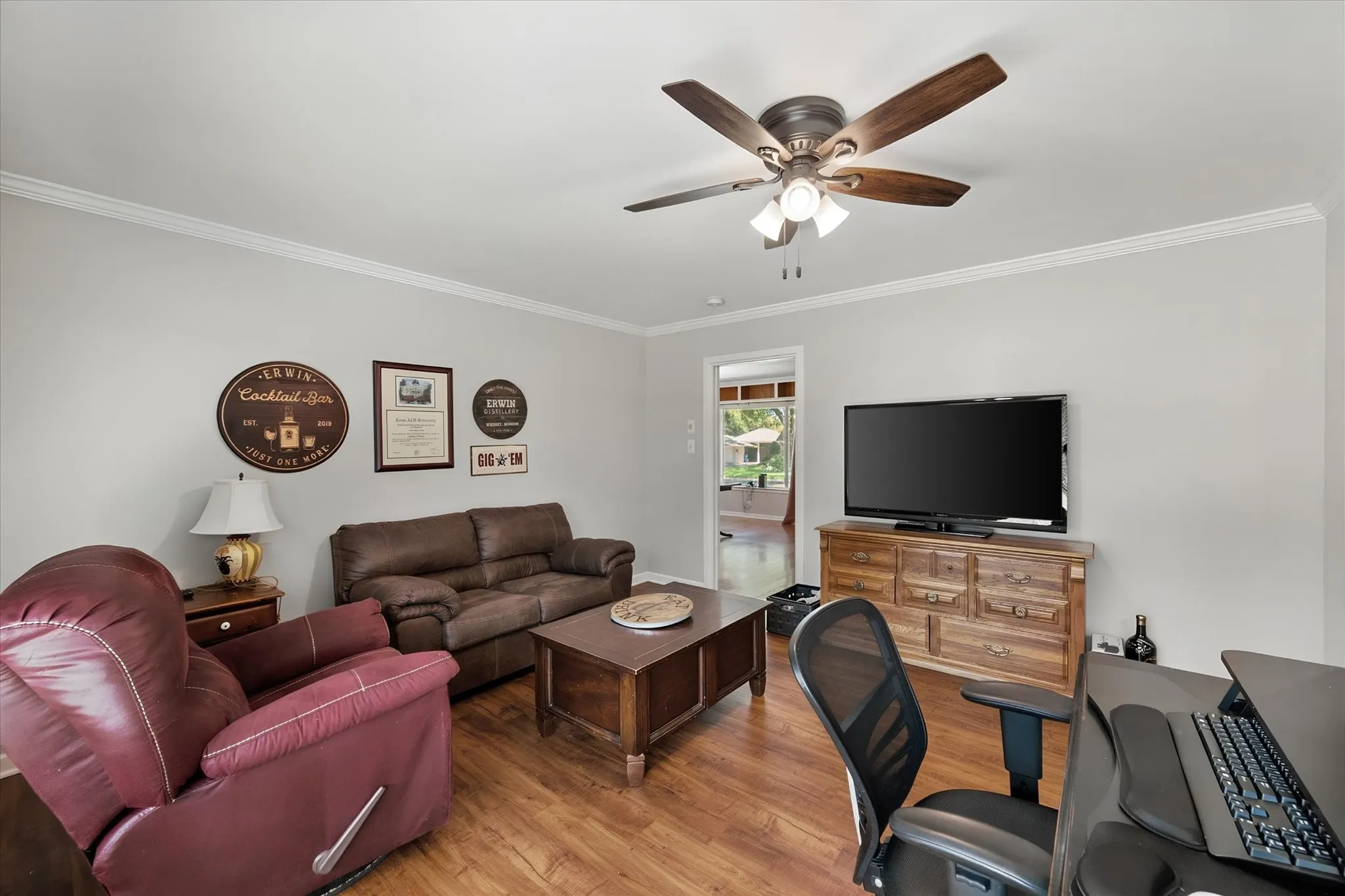 Single Family Residence For Sale in Navarro County , 2001 W Park Avenue, Corsicana, Texas 75110, 4 Bedroom, 3 Bathroom, Garage spaces, 2,460 Sqft, built in 1956, mls#21387379, Real Estate Agent in Corsicana, Homes For Sale in Navarro county, Homes For Sale in Corsicana, Realtor in Corsicana Texas, Real Estate Brokerage Independent Realty Texas, Luminita Cordes Realtor