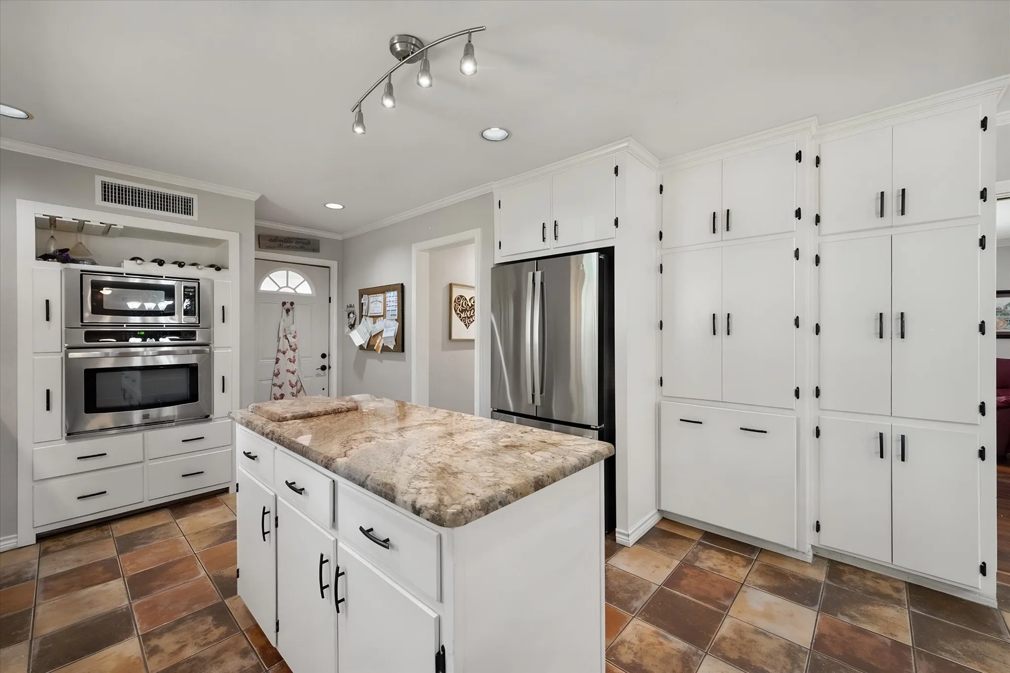 Single Family Residence For Sale in Navarro County , 2001 W Park Avenue, Corsicana, Texas 75110, 4 Bedroom, 3 Bathroom, Garage spaces, 2,460 Sqft, built in 1956, mls#21387379, Real Estate Agent in Corsicana, Homes For Sale in Navarro county, Homes For Sale in Corsicana, Realtor in Corsicana Texas, Real Estate Brokerage Independent Realty Texas, Luminita Cordes Realtor