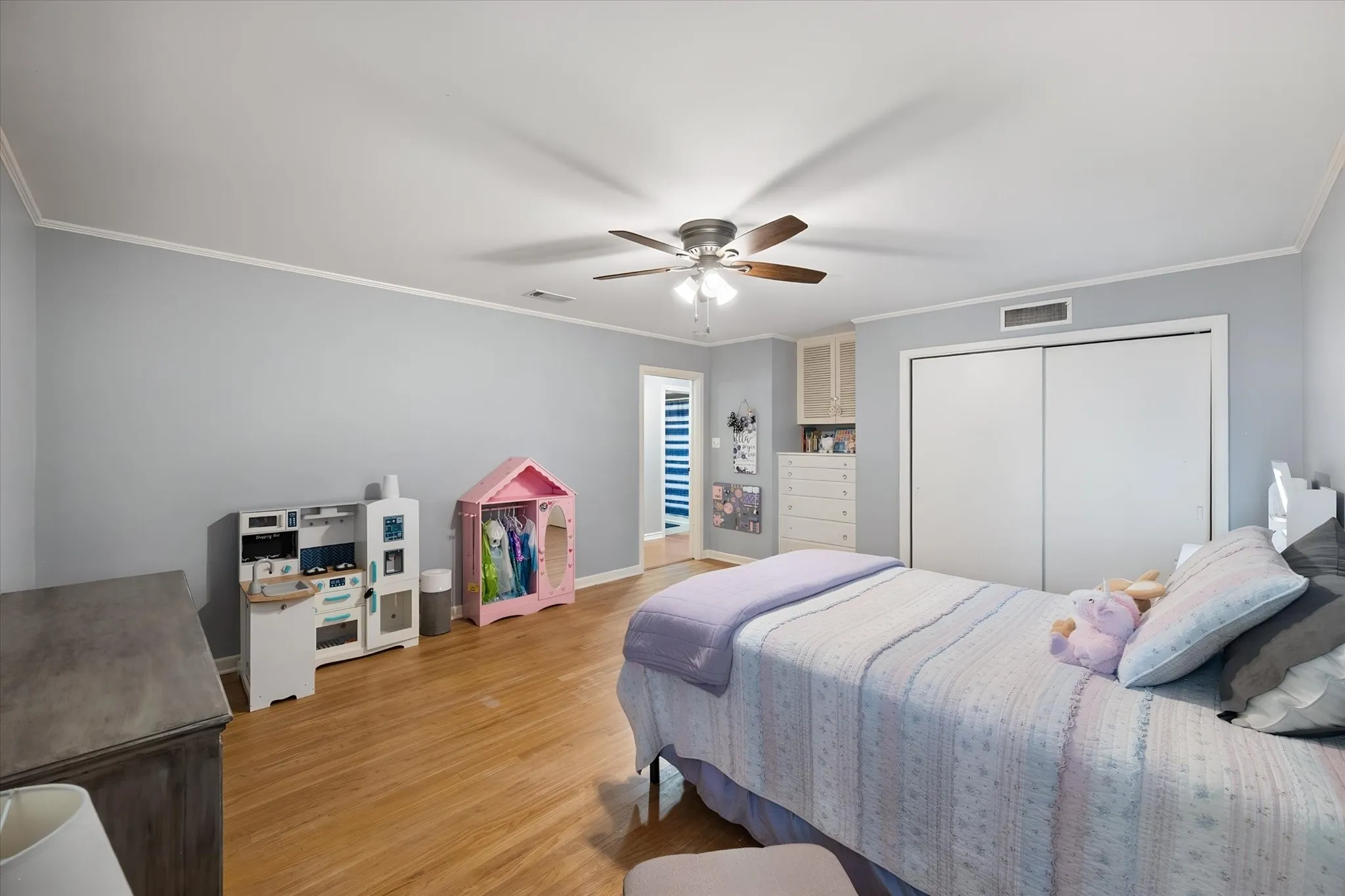 Single Family Residence For Sale in Navarro County , 2001 W Park Avenue, Corsicana, Texas 75110, 4 Bedroom, 3 Bathroom, Garage spaces, 2,460 Sqft, built in 1956, mls#21387379, Real Estate Agent in Corsicana, Homes For Sale in Navarro county, Homes For Sale in Corsicana, Realtor in Corsicana Texas, Real Estate Brokerage Independent Realty Texas, Luminita Cordes Realtor