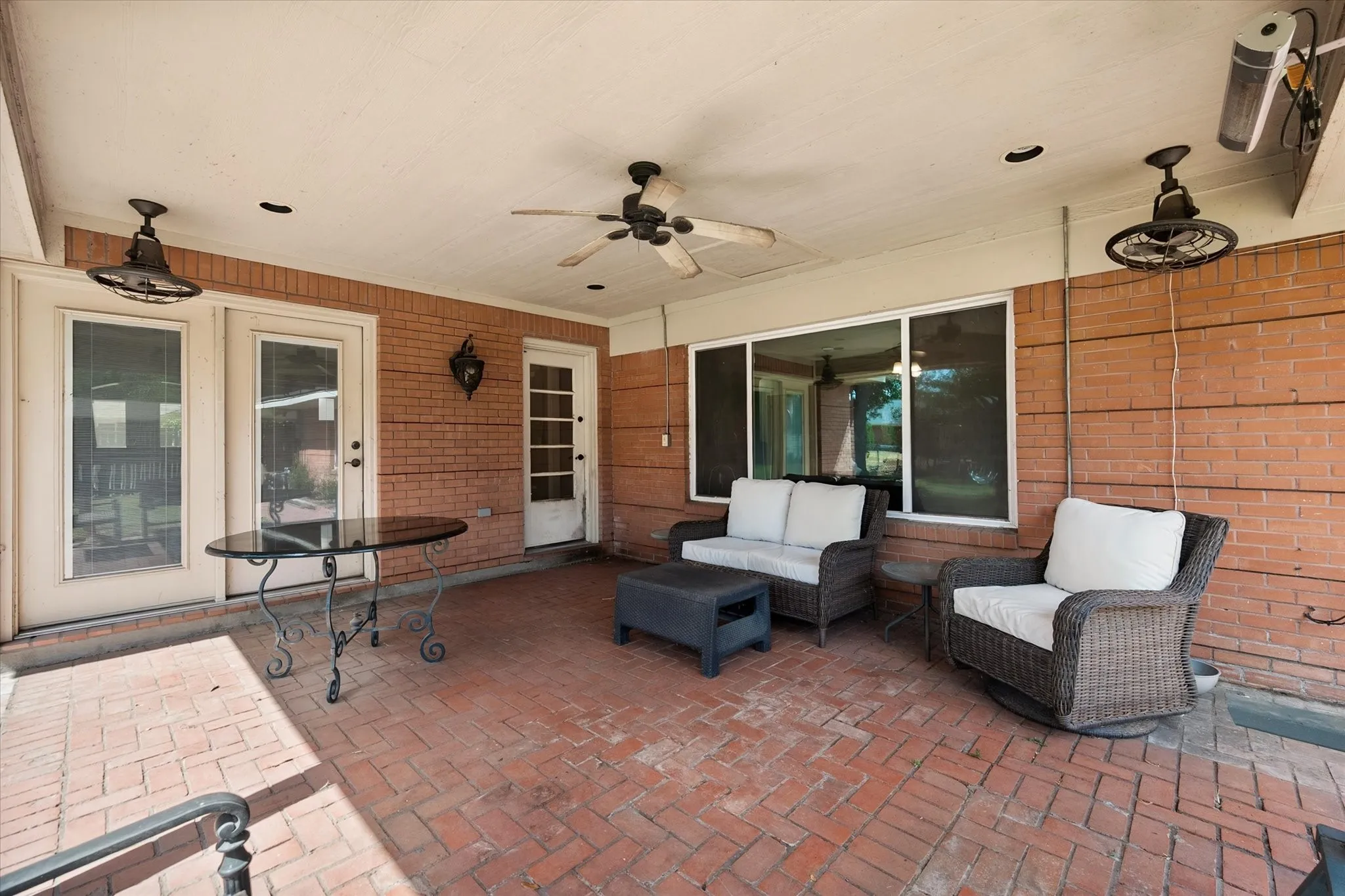 Single Family Residence For Sale in Navarro County , 2001 W Park Avenue, Corsicana, Texas 75110, 4 Bedroom, 3 Bathroom, Garage spaces, 2,460 Sqft, built in 1956, mls#21387379, Real Estate Agent in Corsicana, Homes For Sale in Navarro county, Homes For Sale in Corsicana, Realtor in Corsicana Texas, Real Estate Brokerage Independent Realty Texas, Luminita Cordes Realtor