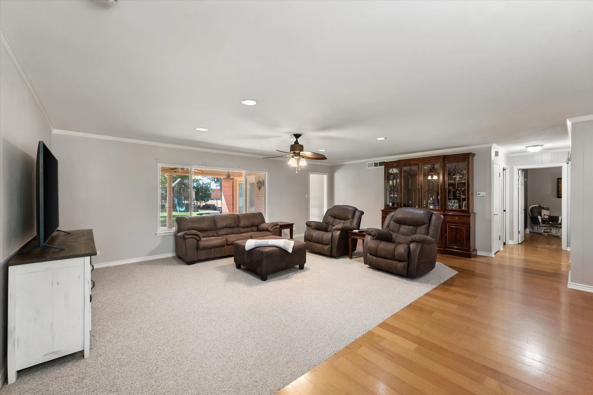 Single Family Residence For Sale in Navarro County , 2001 W Park Avenue, Corsicana, Texas 75110, 4 Bedroom, 3 Bathroom, Garage spaces, 2,460 Sqft, built in 1956, mls#21387379, Real Estate Agent in Corsicana, Homes For Sale in Navarro county, Homes For Sale in Corsicana, Realtor in Corsicana Texas, Real Estate Brokerage Independent Realty Texas, Luminita Cordes Realtor