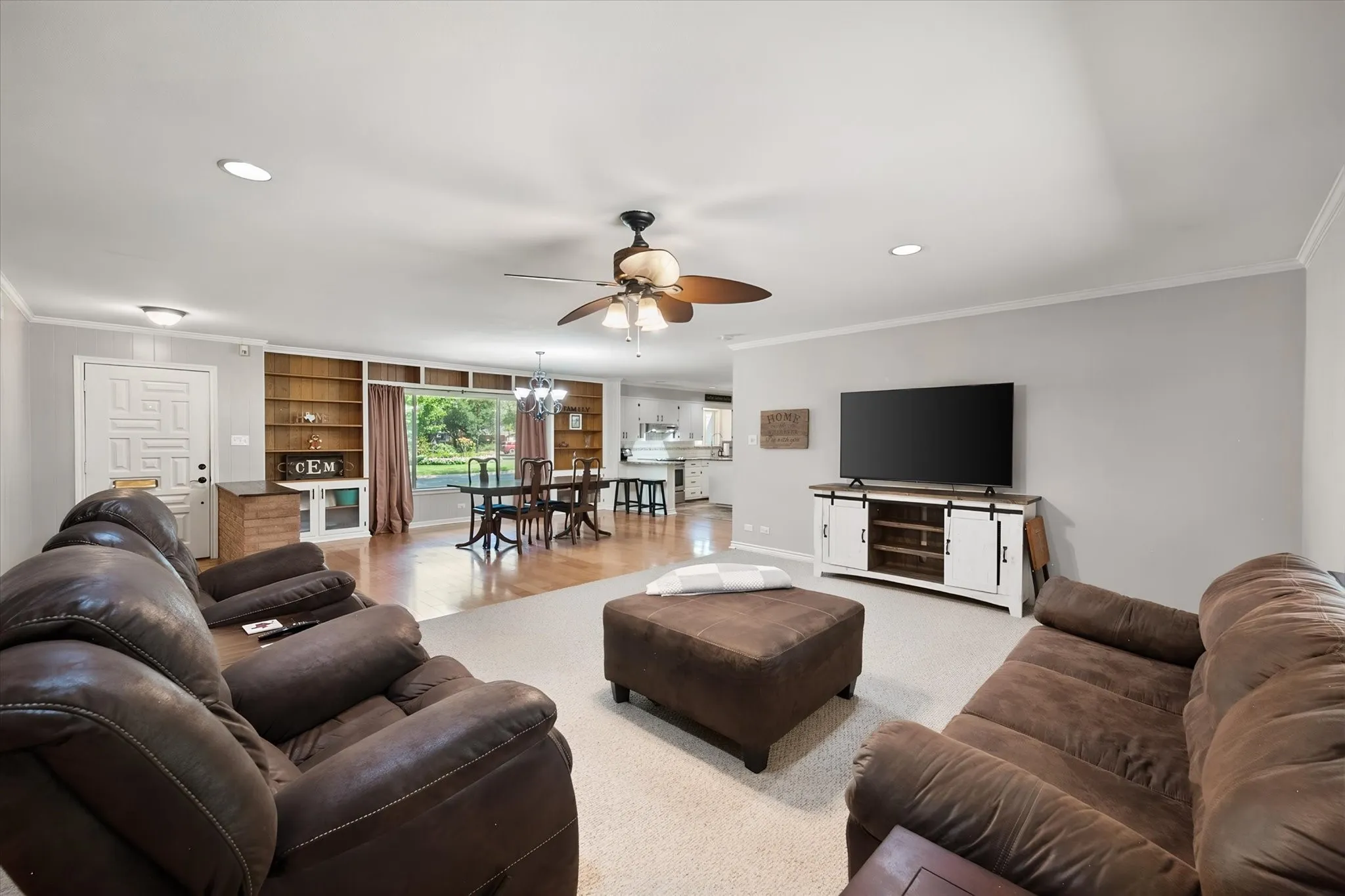 Single Family Residence For Sale in Navarro County , 2001 W Park Avenue, Corsicana, Texas 75110, 4 Bedroom, 3 Bathroom, Garage spaces, 2,460 Sqft, built in 1956, mls#21387379, Real Estate Agent in Corsicana, Homes For Sale in Navarro county, Homes For Sale in Corsicana, Realtor in Corsicana Texas, Real Estate Brokerage Independent Realty Texas, Luminita Cordes Realtor