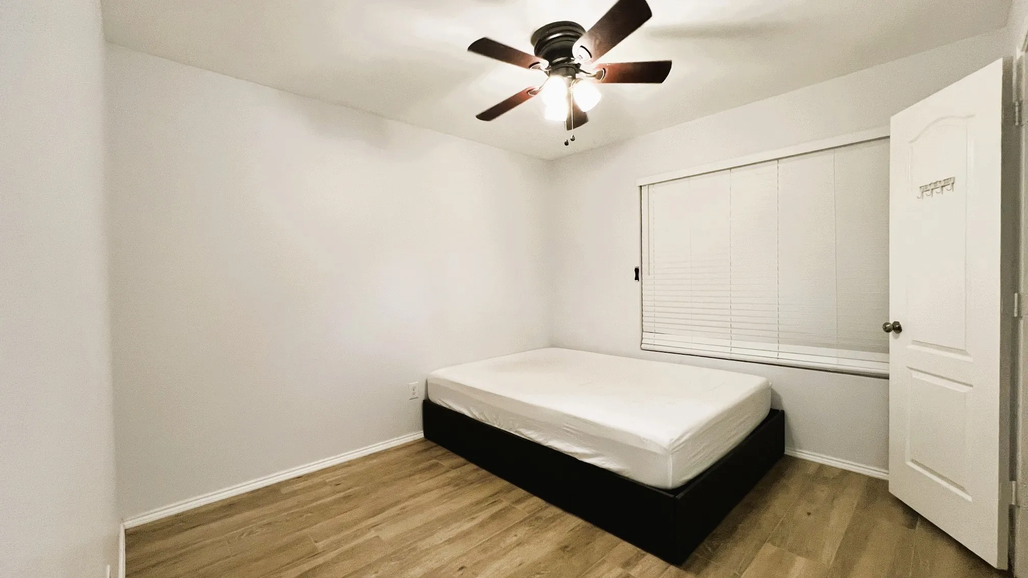 Single Family Residence For Rent in Tarrant County , 909 Penny Royal Court, Arlington, Texas 76002, 3 Bedroom, 2 Bathroom, 2 Garage spaces, 1,924 Sqft, built in 2013, mls#21386800, Real Estate Agent in Arlington, Homes For Rent in Tarrant county, Homes For Rent in Arlington, Realtor in Arlington Texas, Real Estate Brokerage Independent Realty Texas, Luminita Cordes Realtor