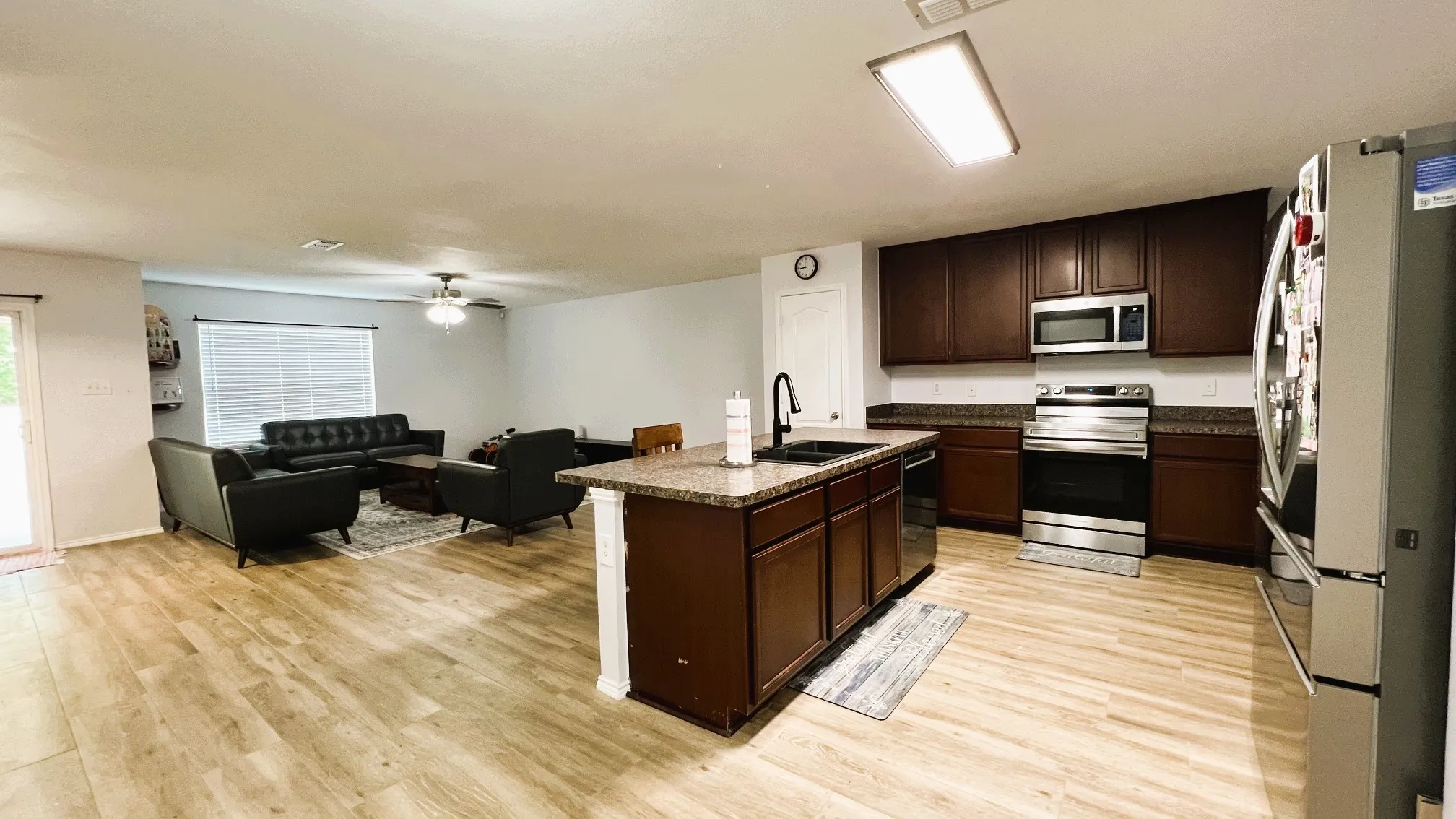 Single Family Residence For Rent in Tarrant County , 909 Penny Royal Court, Arlington, Texas 76002, 3 Bedroom, 2 Bathroom, 2 Garage spaces, 1,924 Sqft, built in 2013, mls#21386800, Real Estate Agent in Arlington, Homes For Rent in Tarrant county, Homes For Rent in Arlington, Realtor in Arlington Texas, Real Estate Brokerage Independent Realty Texas, Luminita Cordes Realtor