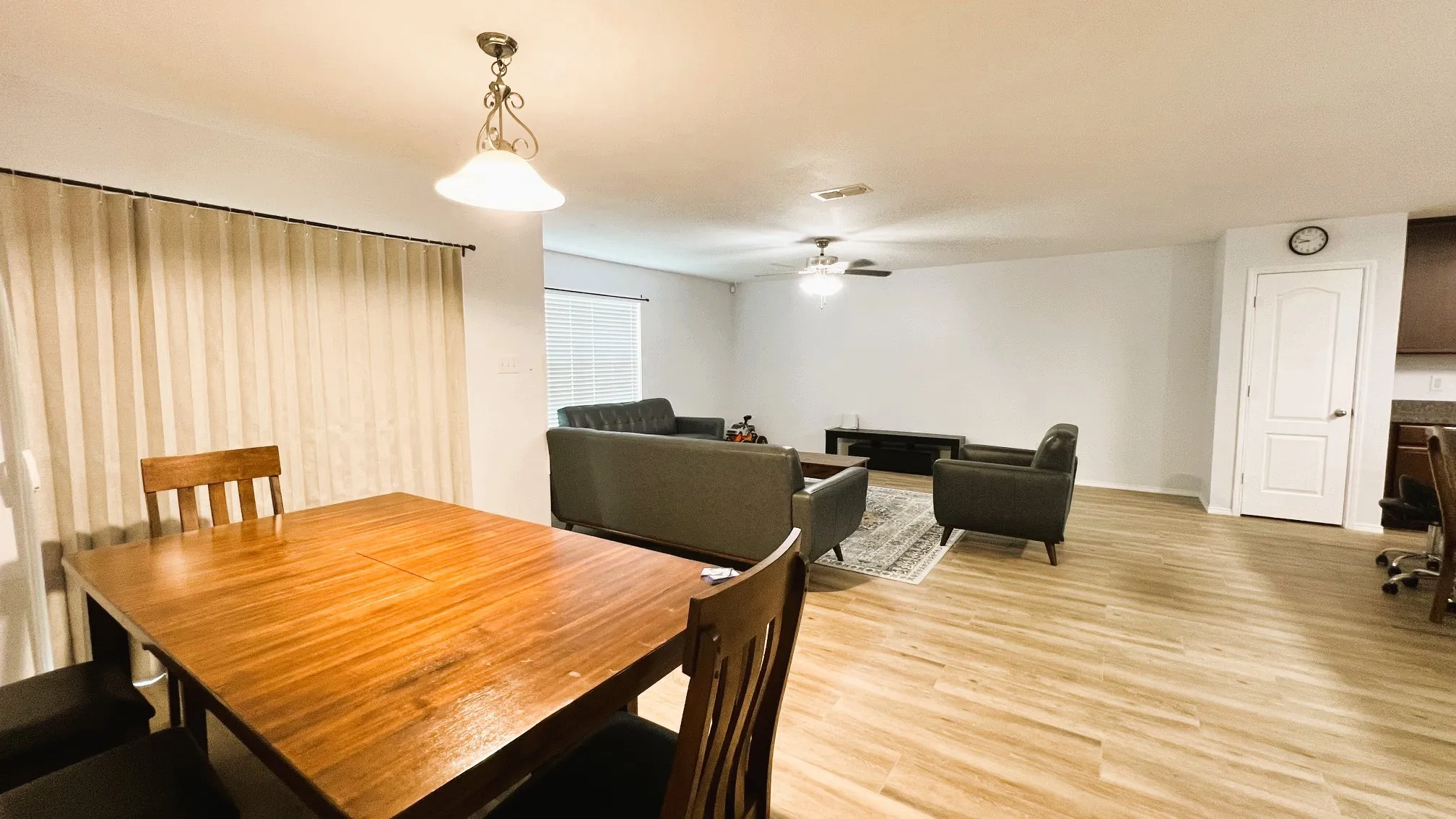 Single Family Residence For Rent in Tarrant County , 909 Penny Royal Court, Arlington, Texas 76002, 3 Bedroom, 2 Bathroom, 2 Garage spaces, 1,924 Sqft, built in 2013, mls#21386800, Real Estate Agent in Arlington, Homes For Rent in Tarrant county, Homes For Rent in Arlington, Realtor in Arlington Texas, Real Estate Brokerage Independent Realty Texas, Luminita Cordes Realtor
