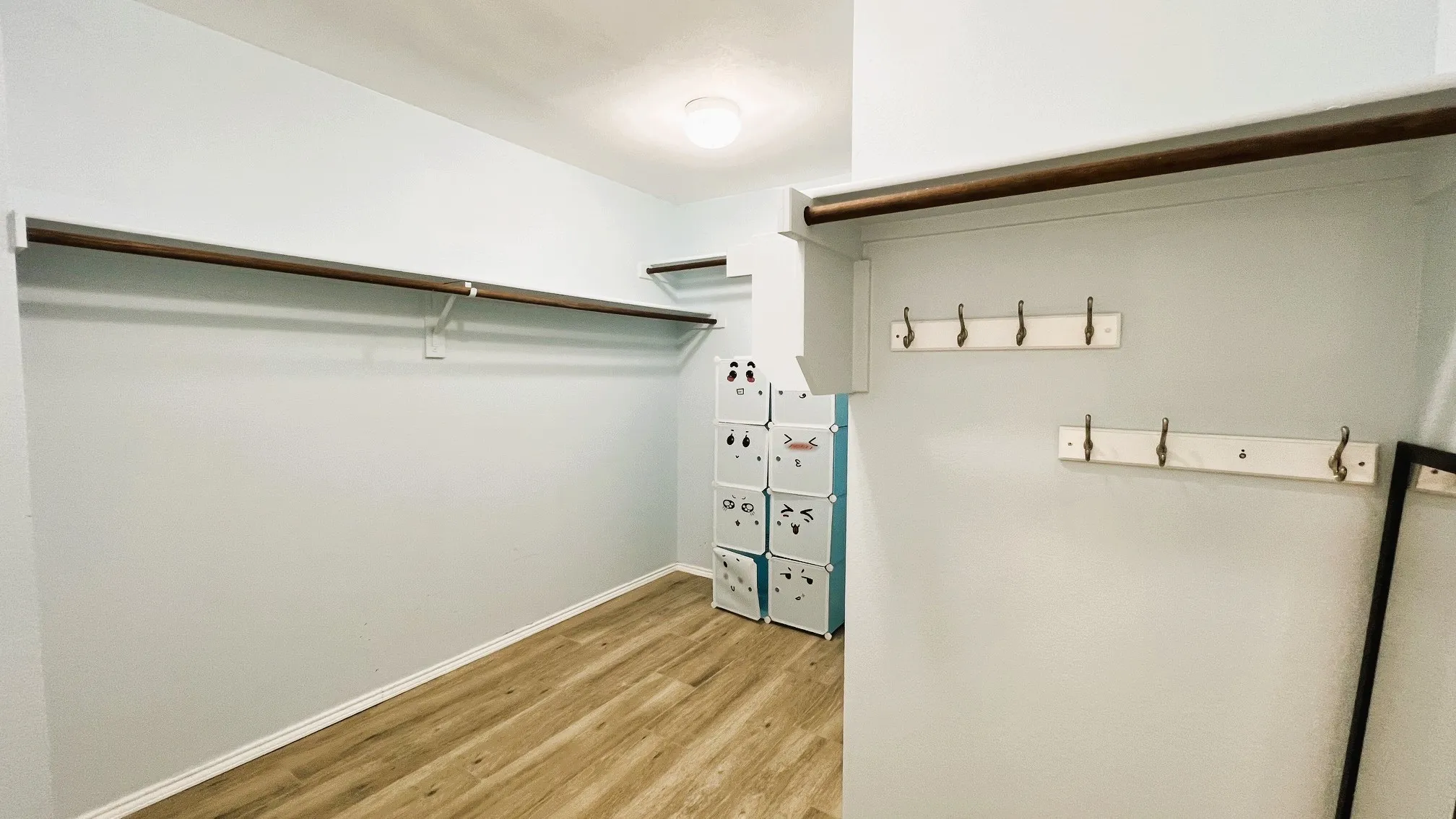 Single Family Residence For Rent in Tarrant County , 909 Penny Royal Court, Arlington, Texas 76002, 3 Bedroom, 2 Bathroom, 2 Garage spaces, 1,924 Sqft, built in 2013, mls#21386800, Real Estate Agent in Arlington, Homes For Rent in Tarrant county, Homes For Rent in Arlington, Realtor in Arlington Texas, Real Estate Brokerage Independent Realty Texas, Luminita Cordes Realtor