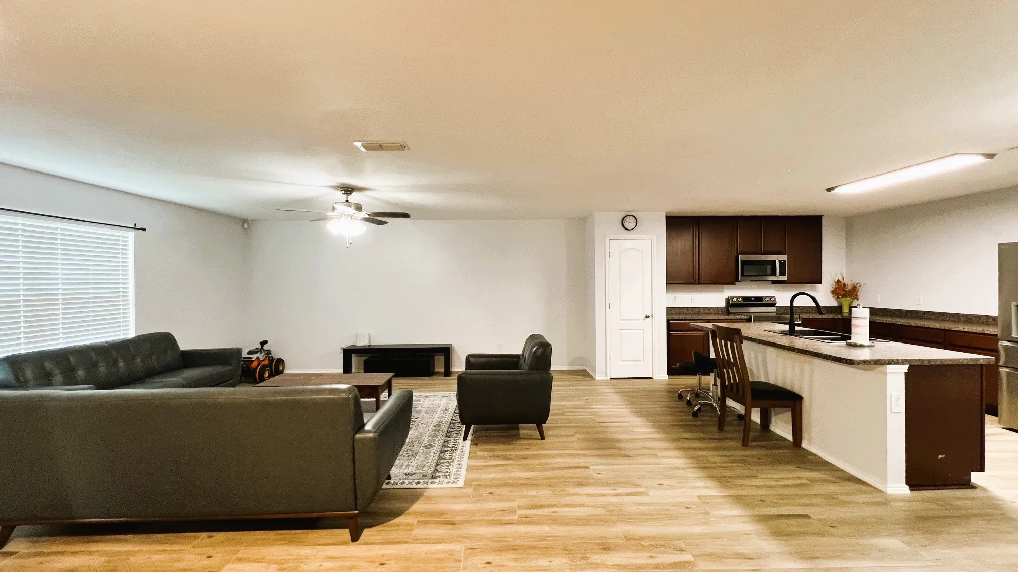 Single Family Residence For Rent in Tarrant County , 909 Penny Royal Court, Arlington, Texas 76002, 3 Bedroom, 2 Bathroom, 2 Garage spaces, 1,924 Sqft, built in 2013, mls#21386800, Real Estate Agent in Arlington, Homes For Rent in Tarrant county, Homes For Rent in Arlington, Realtor in Arlington Texas, Real Estate Brokerage Independent Realty Texas, Luminita Cordes Realtor