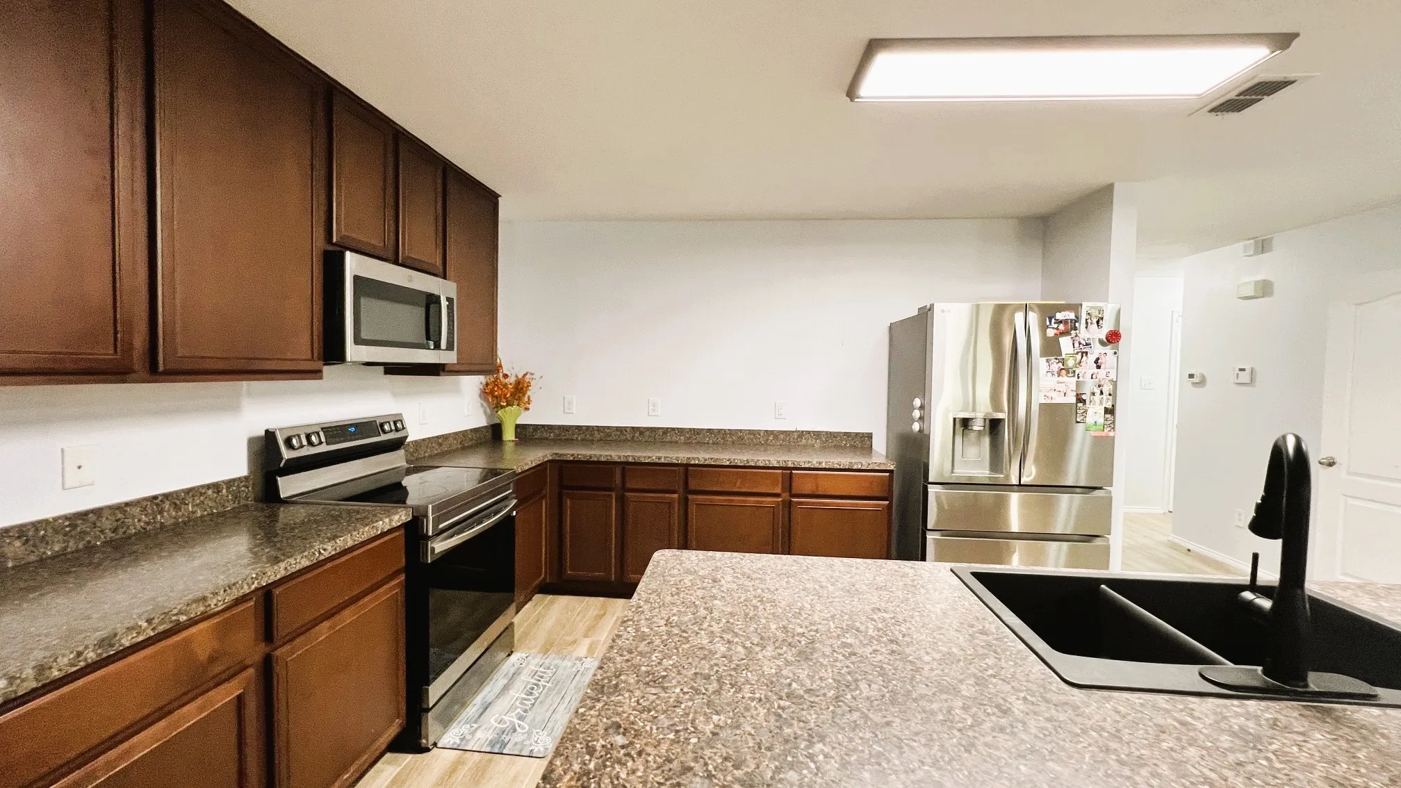 Single Family Residence For Rent in Tarrant County , 909 Penny Royal Court, Arlington, Texas 76002, 3 Bedroom, 2 Bathroom, 2 Garage spaces, 1,924 Sqft, built in 2013, mls#21386800, Real Estate Agent in Arlington, Homes For Rent in Tarrant county, Homes For Rent in Arlington, Realtor in Arlington Texas, Real Estate Brokerage Independent Realty Texas, Luminita Cordes Realtor